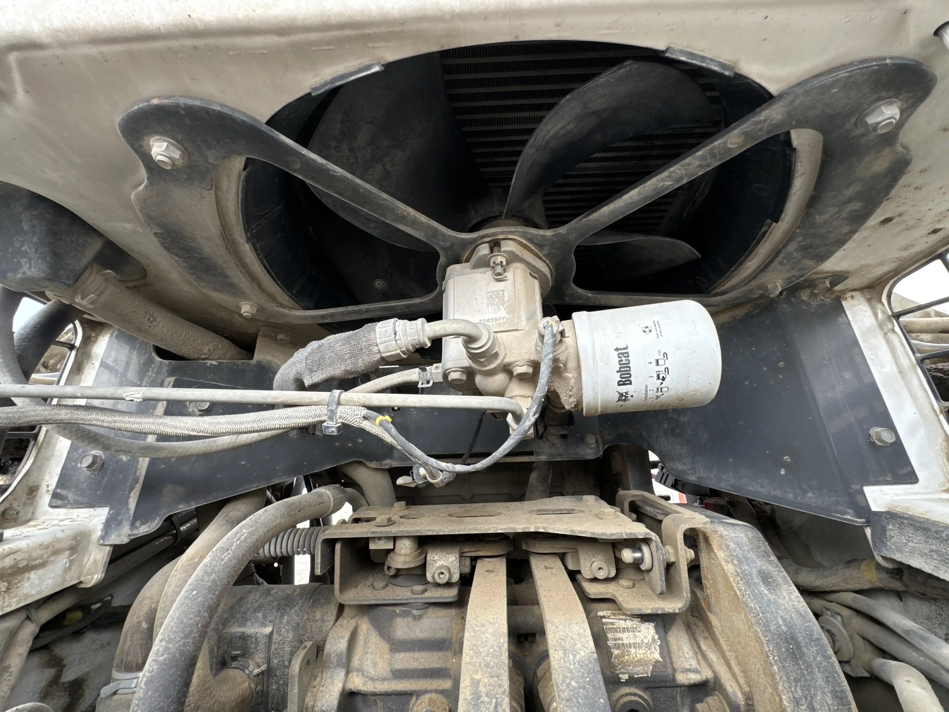 SSL-002-Bobcat-S510-skid-steer-loader-inspection-engine-cooling-fan-and-fan-guard-3
