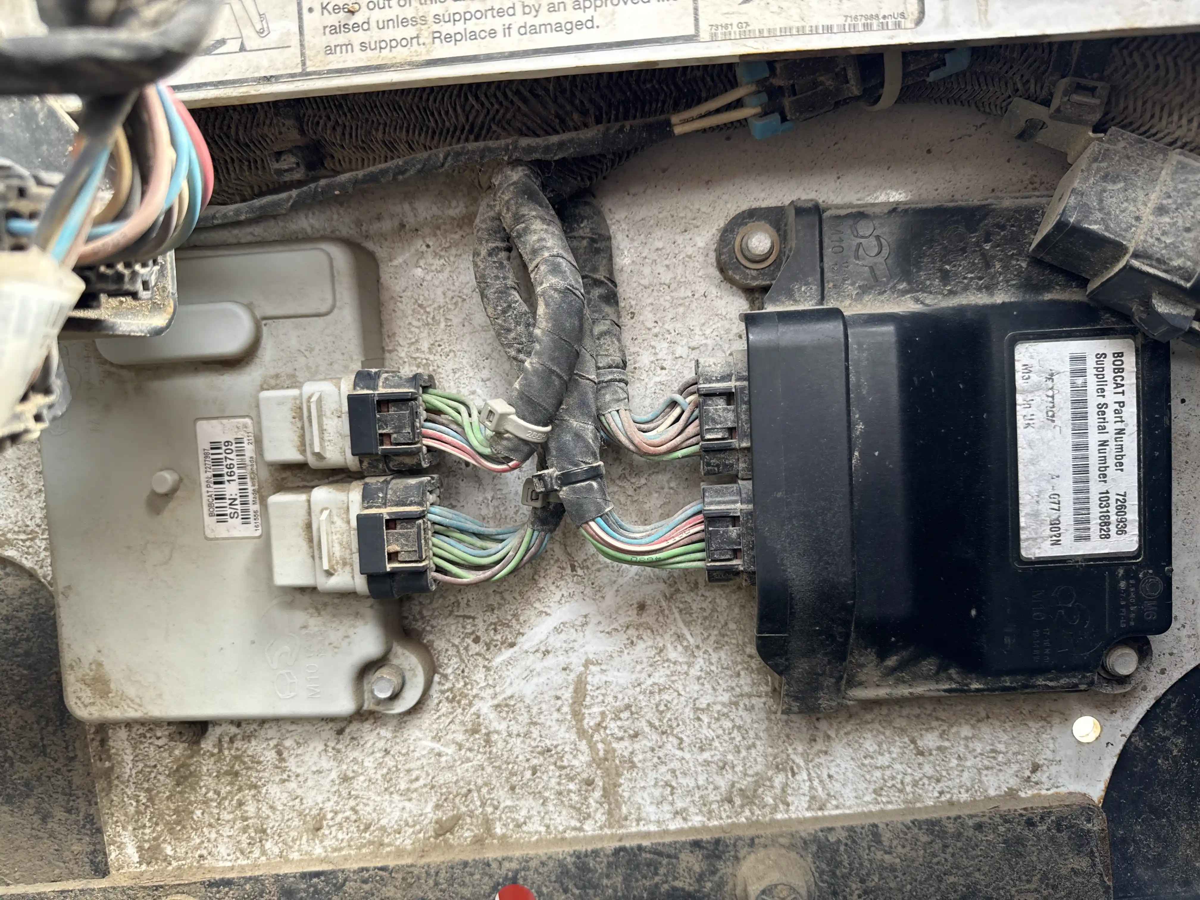 SSL-002-Bobcat-S510-skid-steer-loader-inspection-electronics-main-harness-4