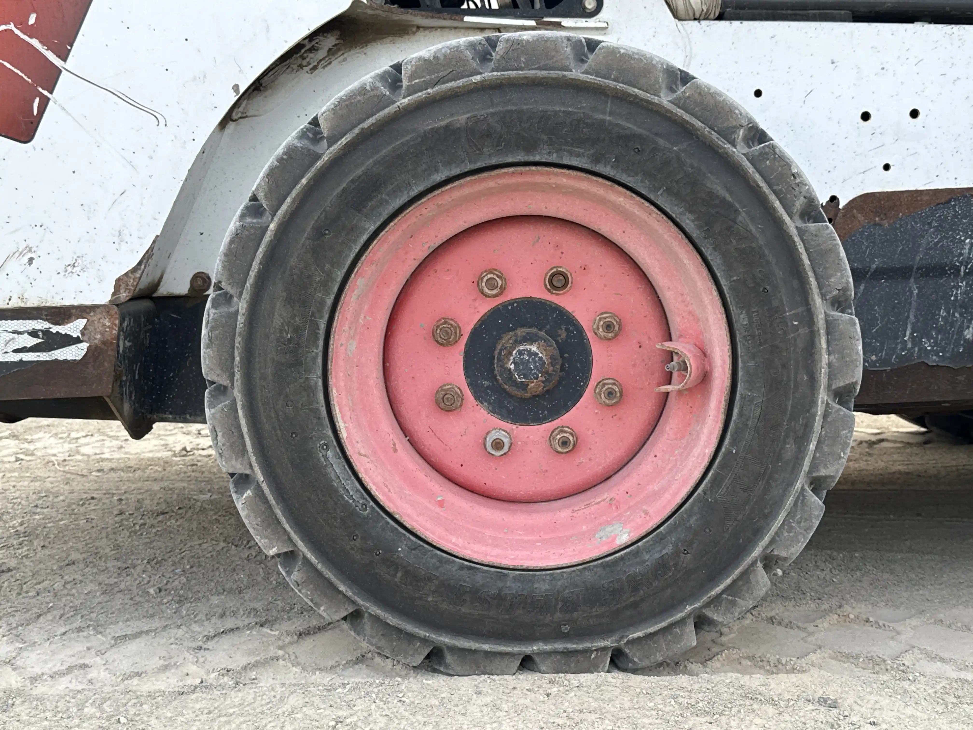 SSL-002-Bobcat-S510-skid-steer-loader-inspection-chassis-right-rear-tire-wheel-hub-condition-2
