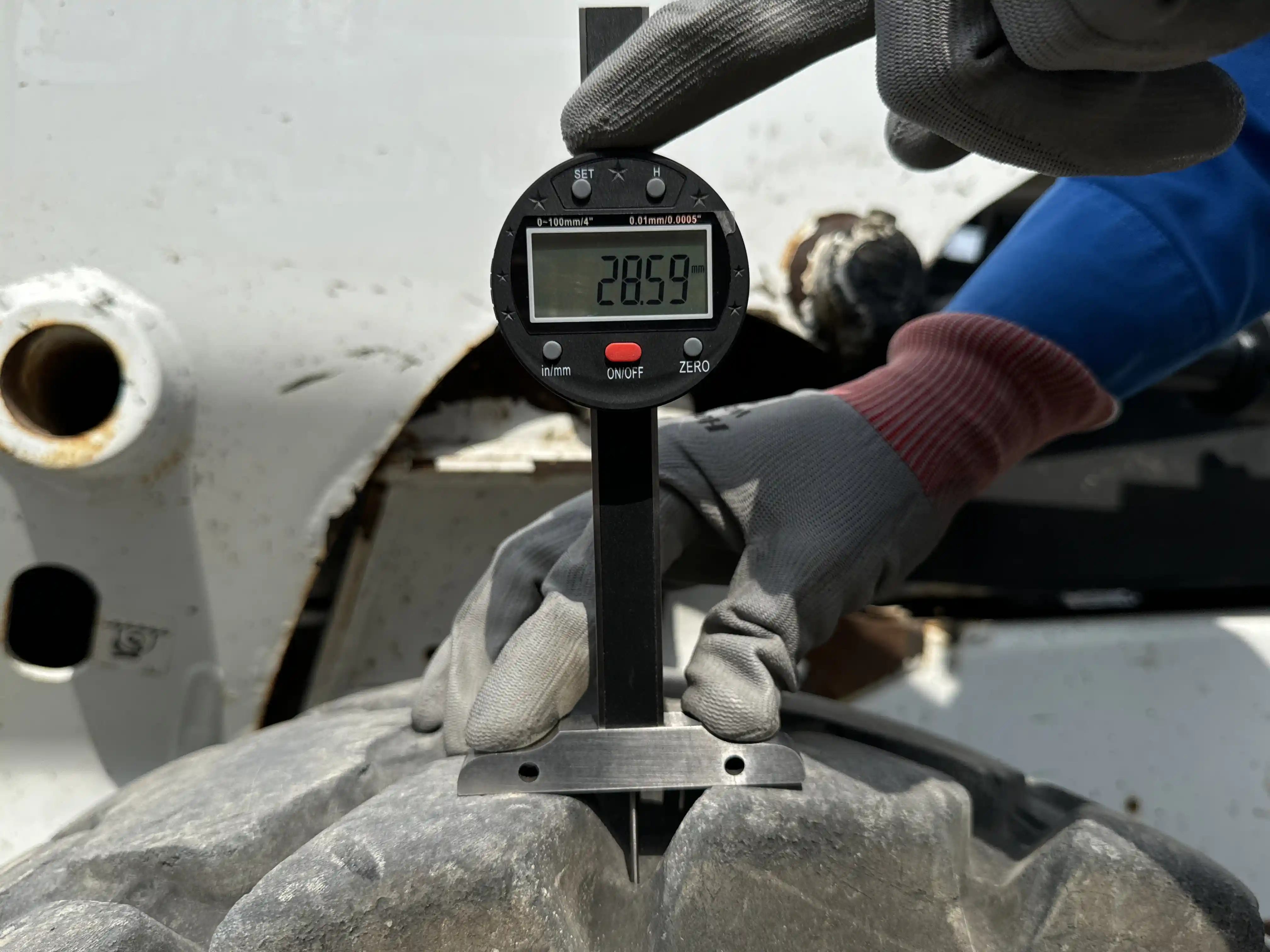 SSL-002-Bobcat-S510-skid-steer-loader-inspection-chassis-left-front-tire-tread-depth