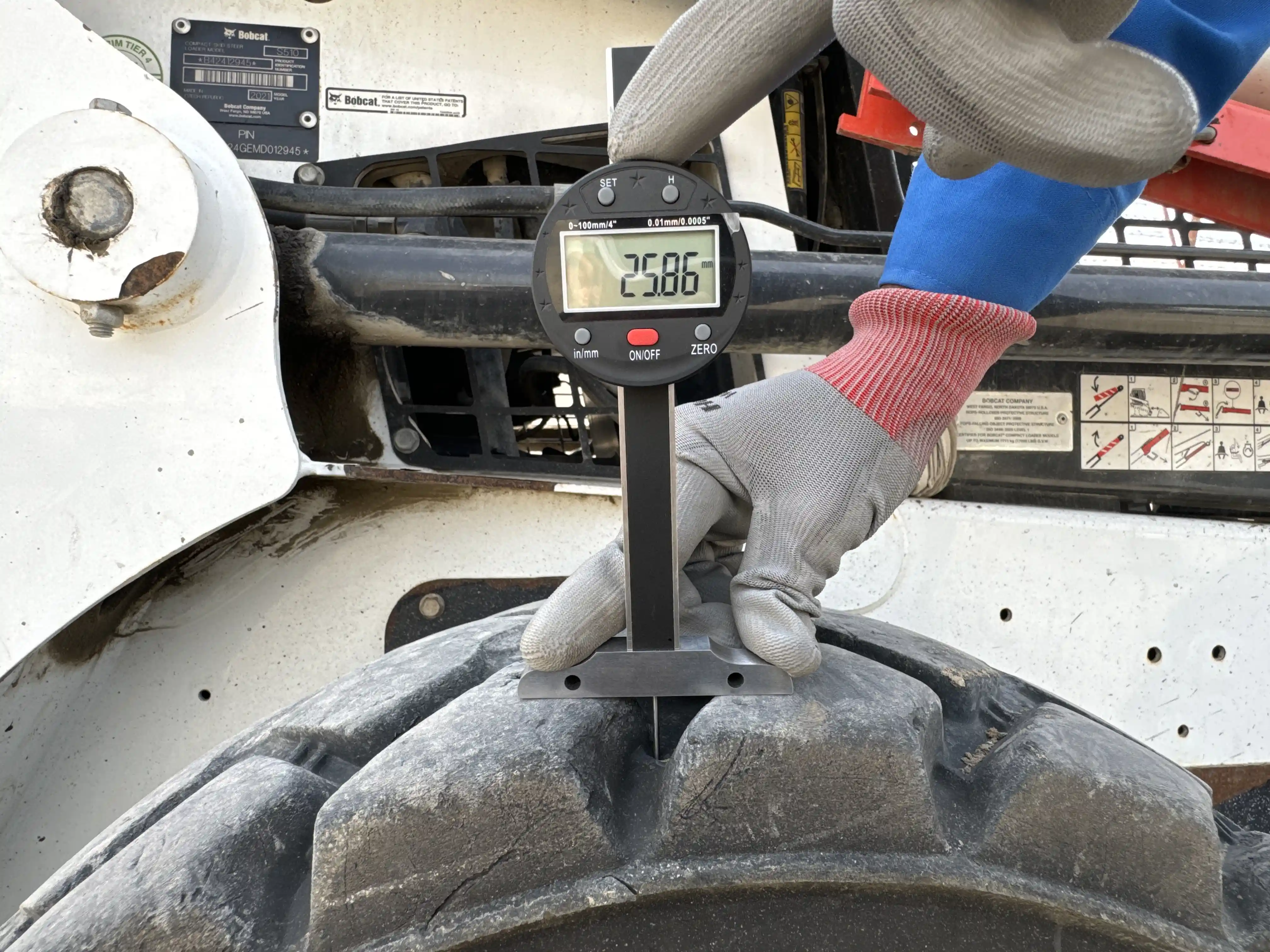 SSL-002-Bobcat-S510-skid-steer-loader-inspection-chassis-right-rear-tire-tread-depth