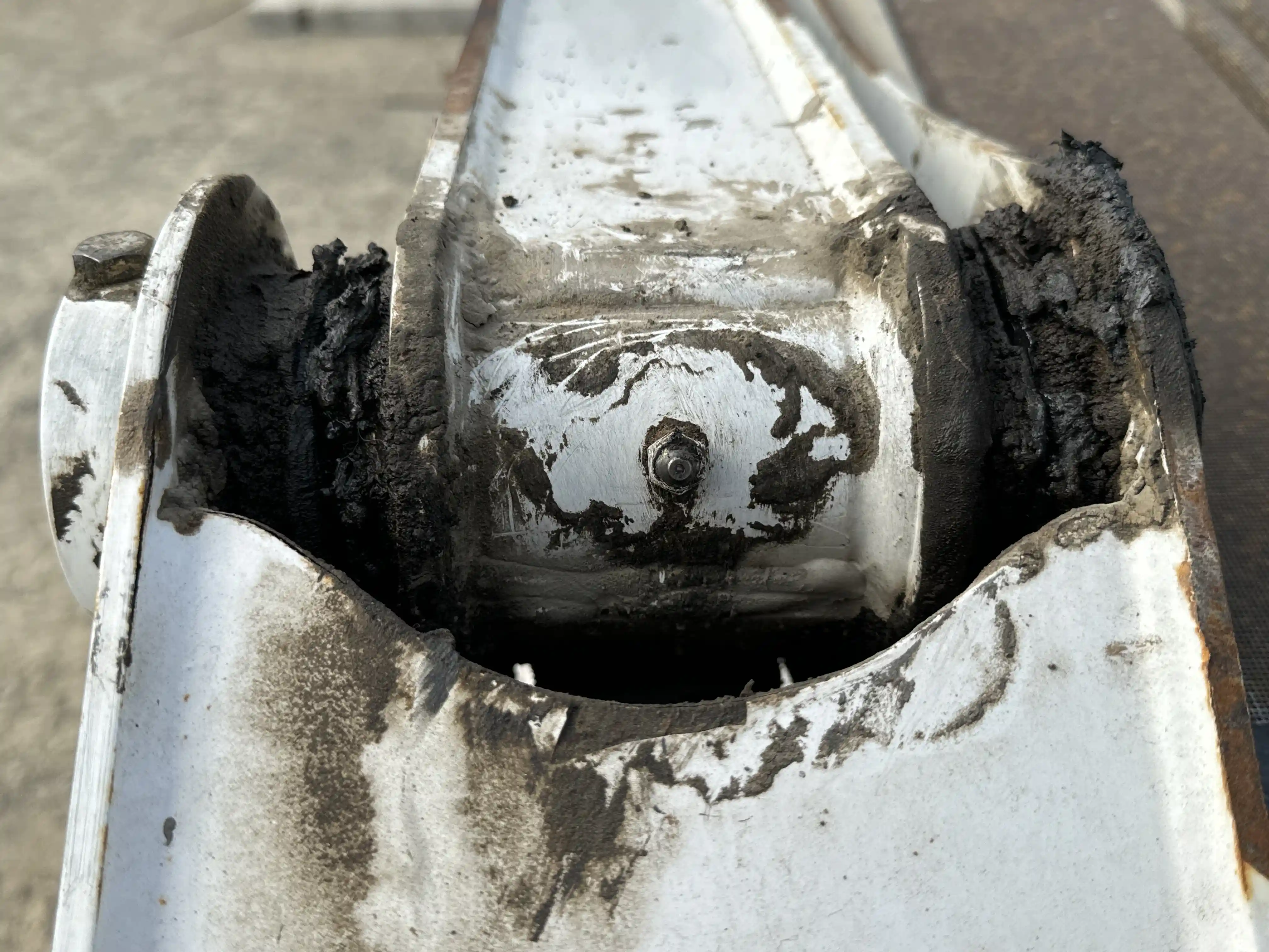 SSL-002-Bobcat-S510-skid-steer-loader-inspection-chassis-lift-arm-base-pin-and-bushings-2