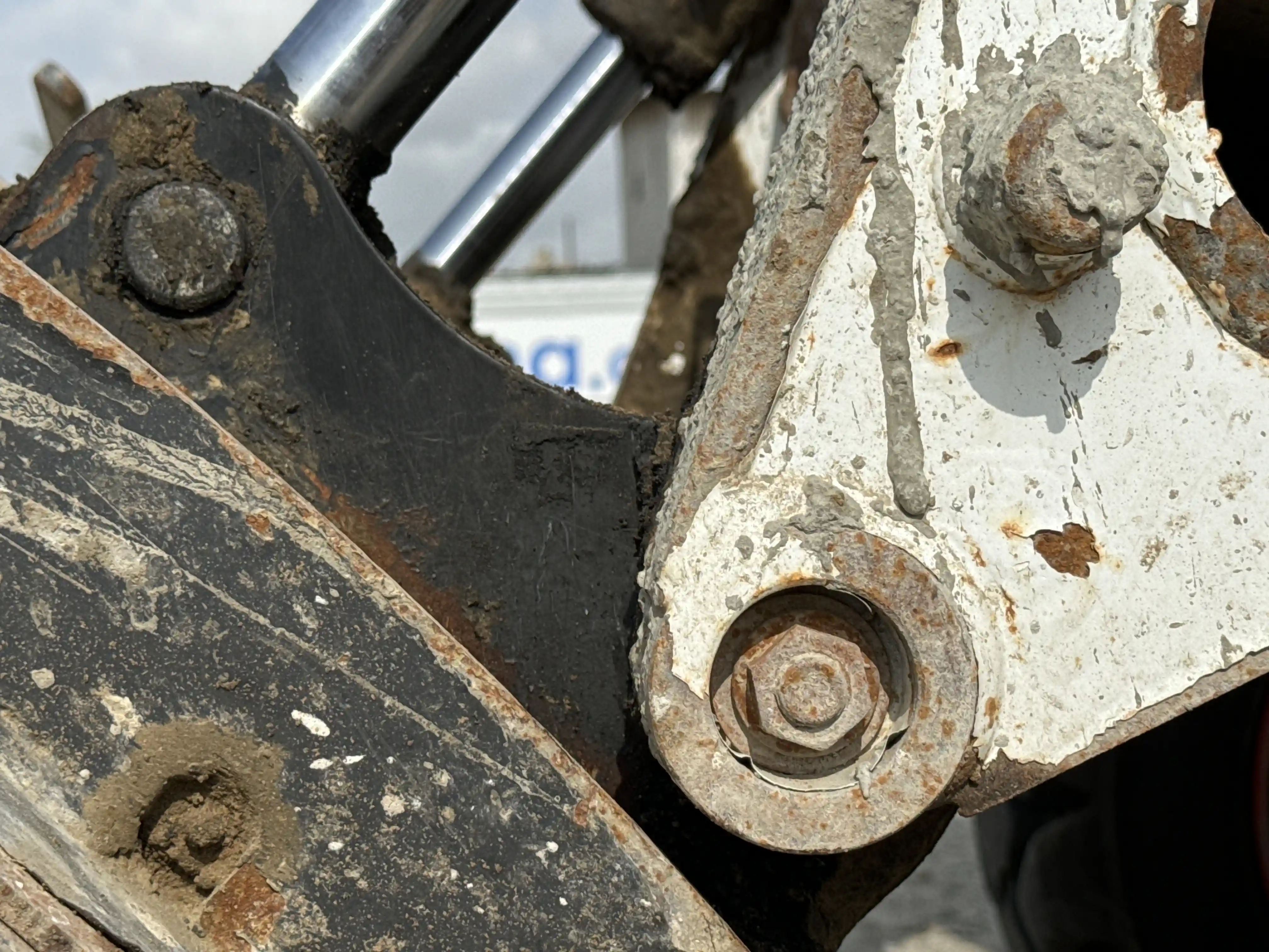 SSL-002-Bobcat-S510-skid-steer-loader-inspection-chassis-pins-and-bushings-lift-arm-to-bucket-1