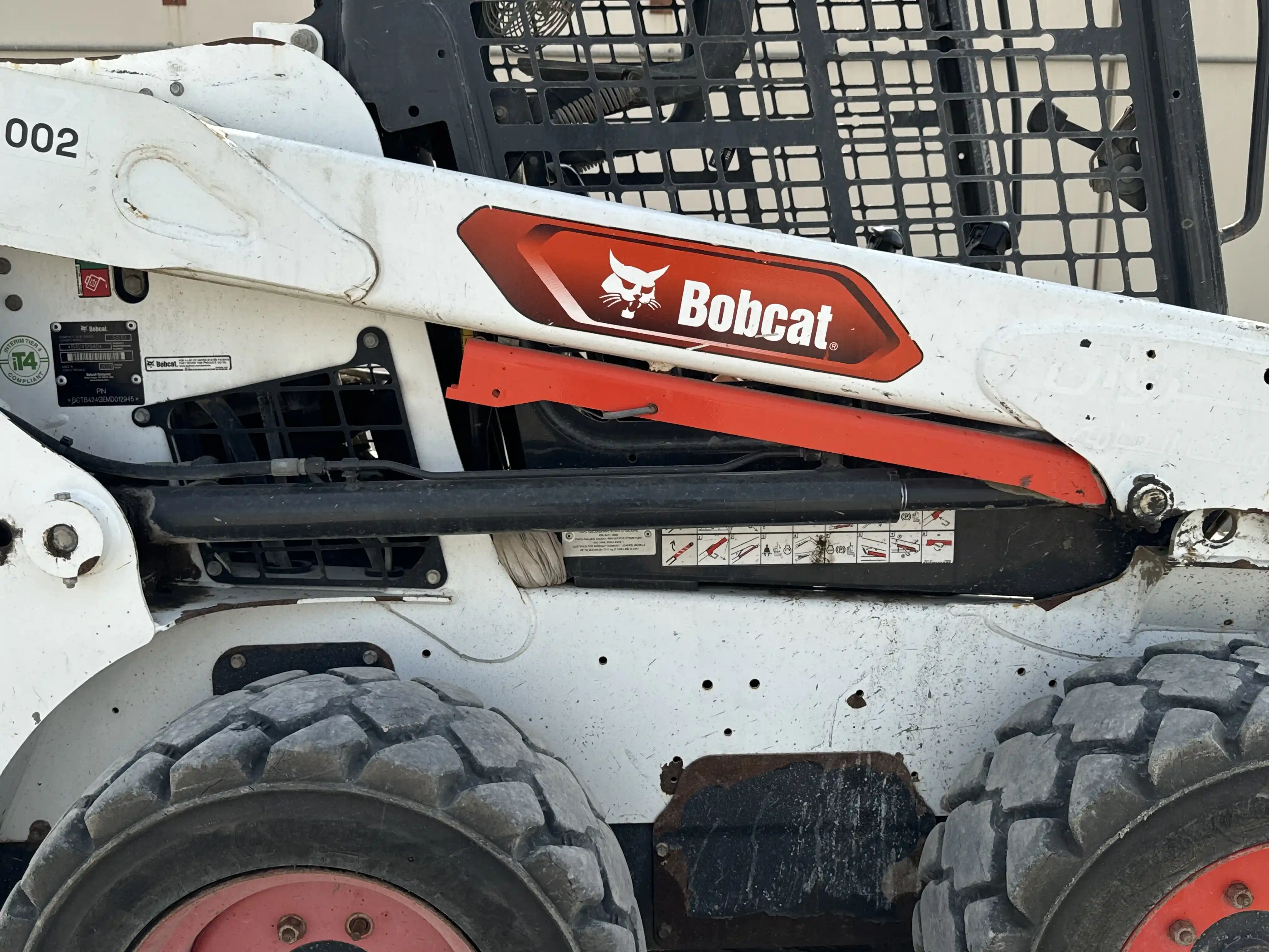 SSL-002-Bobcat-S510-skid-steer-loader-inspection-hydraulics-loader-lift-cylinder-2