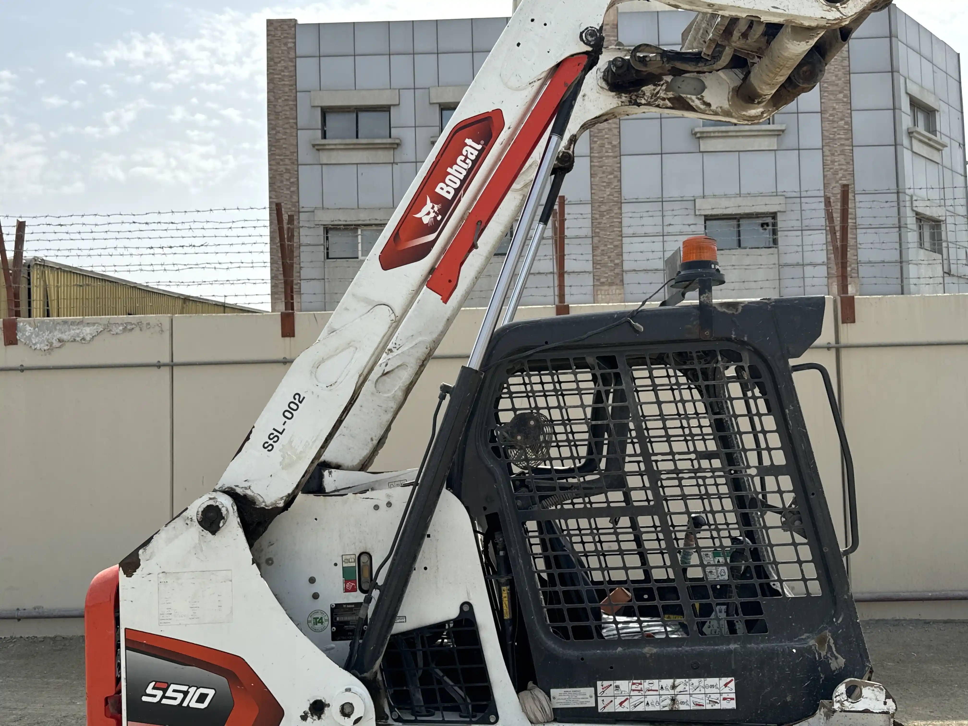 SSL-002-Bobcat-S510-skid-steer-loader-inspection-hydraulics-loader-lift-cylinder-3