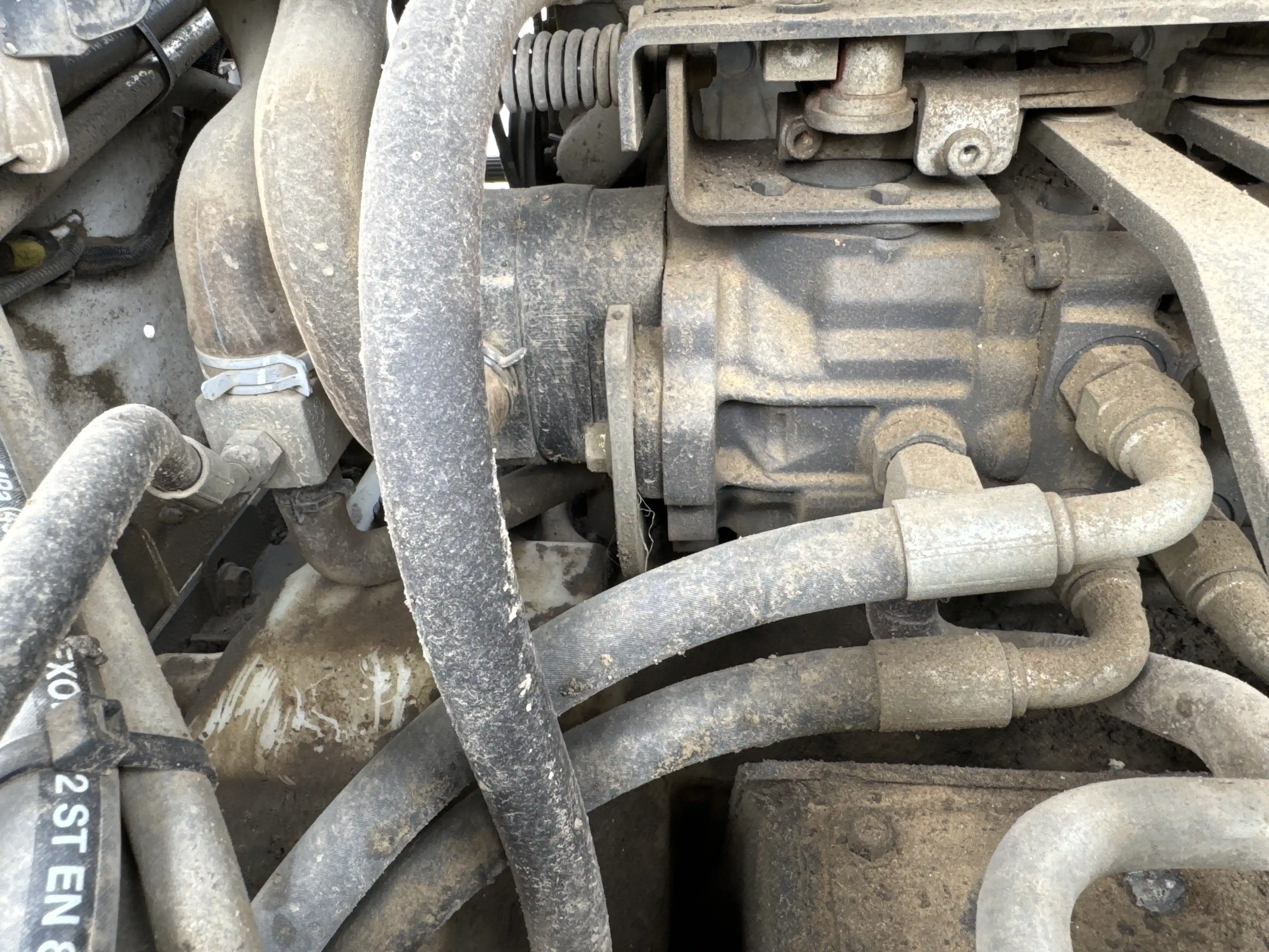 SSL-002-Bobcat-S510-skid-steer-loader-inspection-hydraulics-hydraulic-hoses-and-lines-1