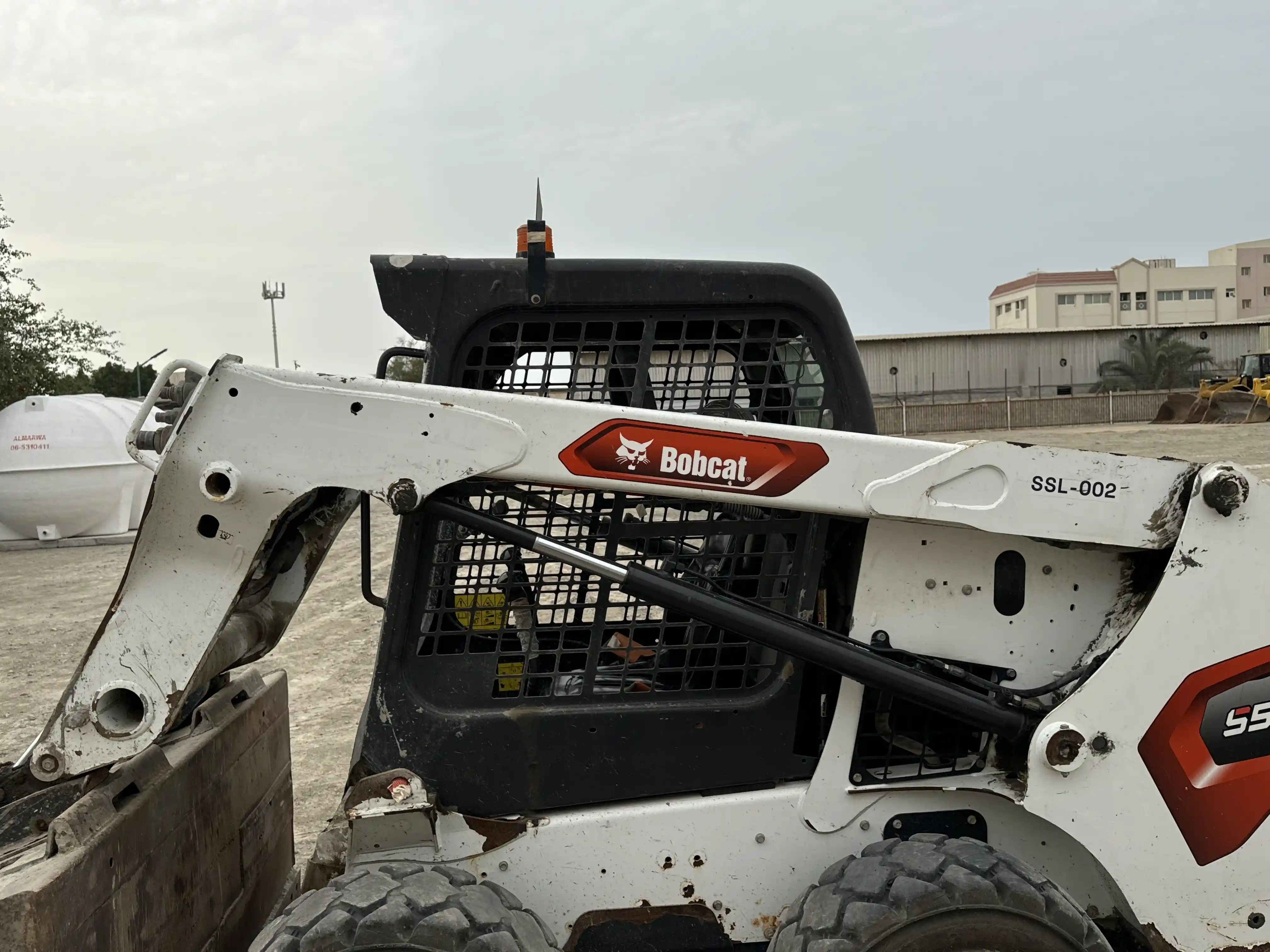 SSL-002-Bobcat-S510-skid-steer-loader-inspection-hydraulics-lift-arm-3