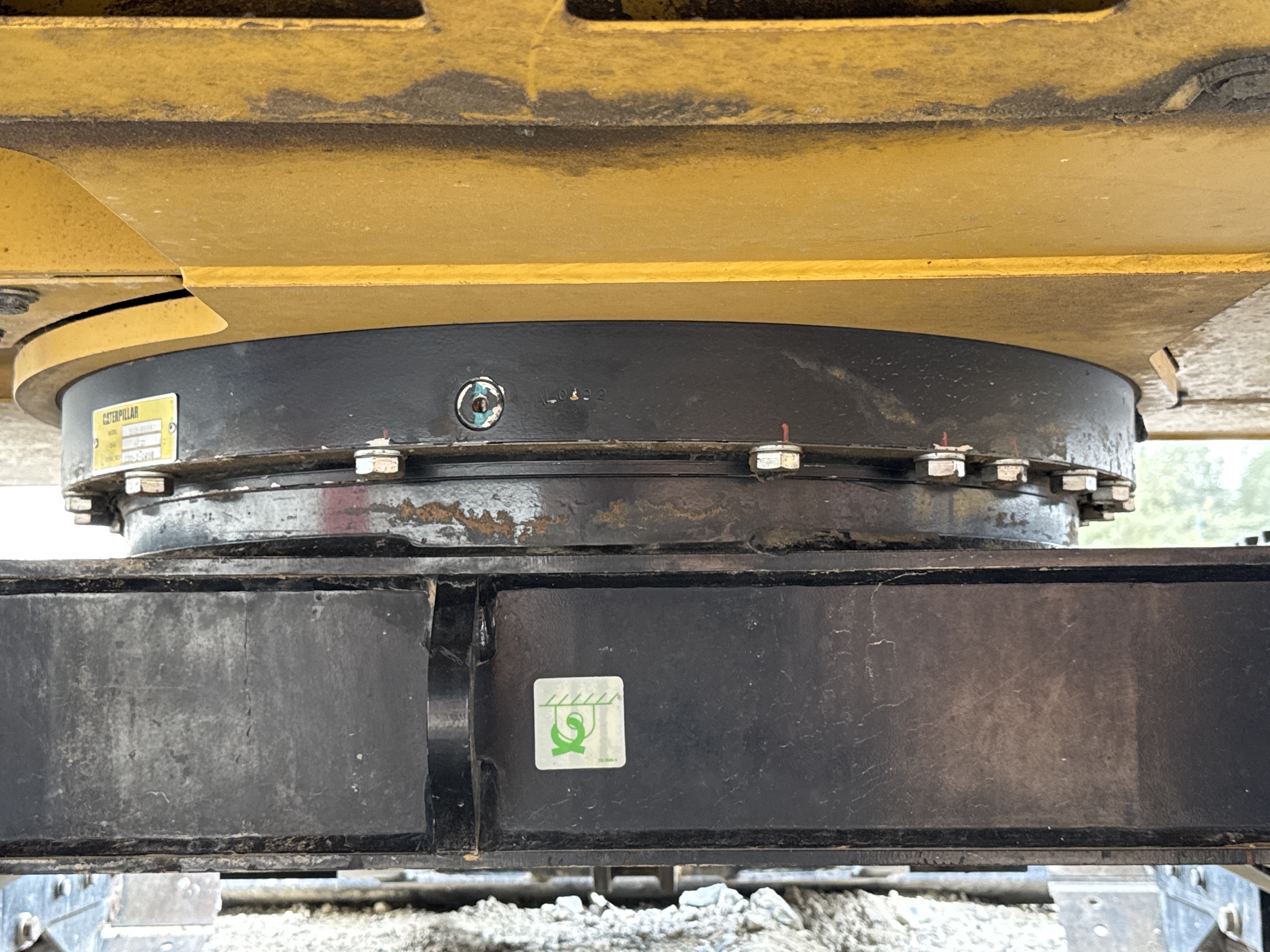 MNX-003-Cat-305.5E2-mini-excavator-inspection-hydraulics-turntable-slewing-assembly