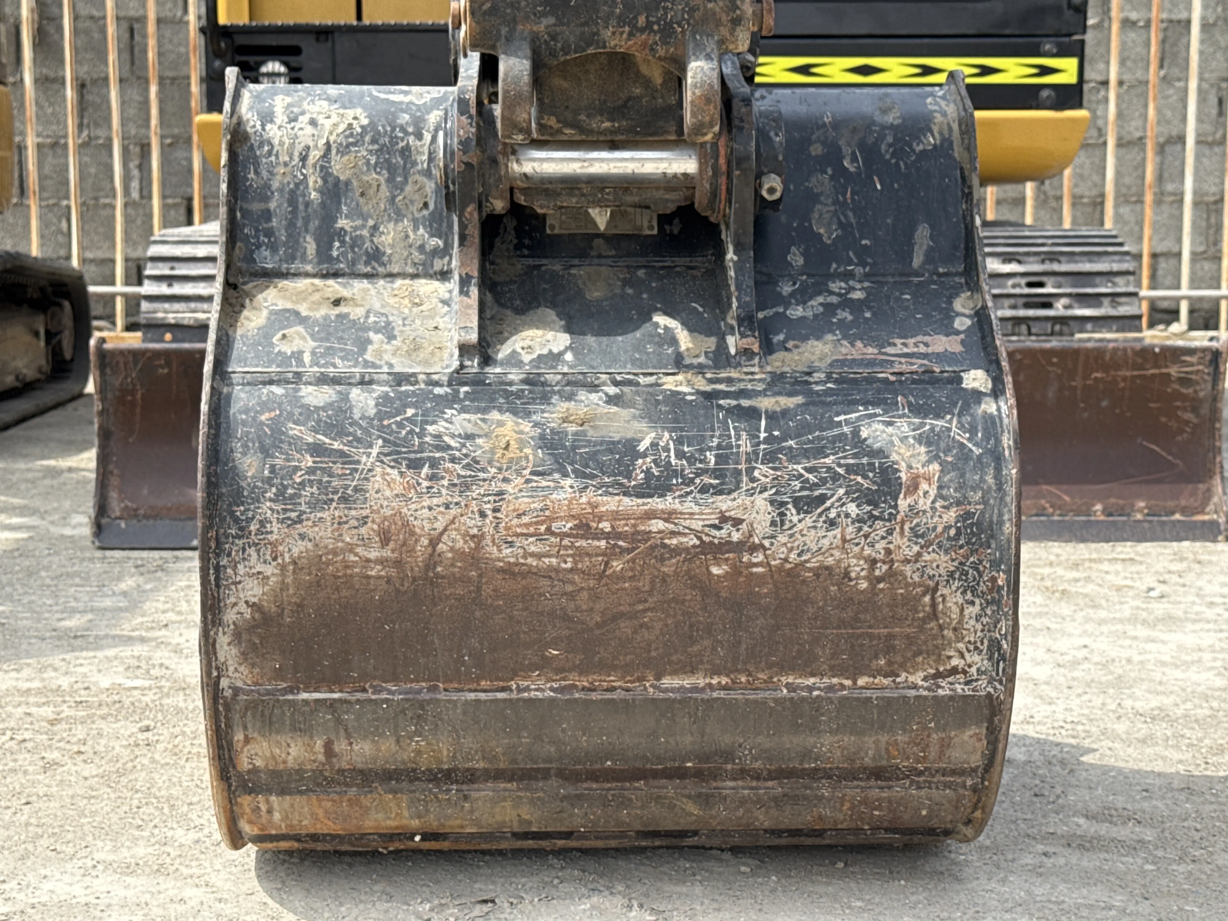 MNX-003-Cat-305.5E2-mini-excavator-inspection-attachment-excavator-bucket-3