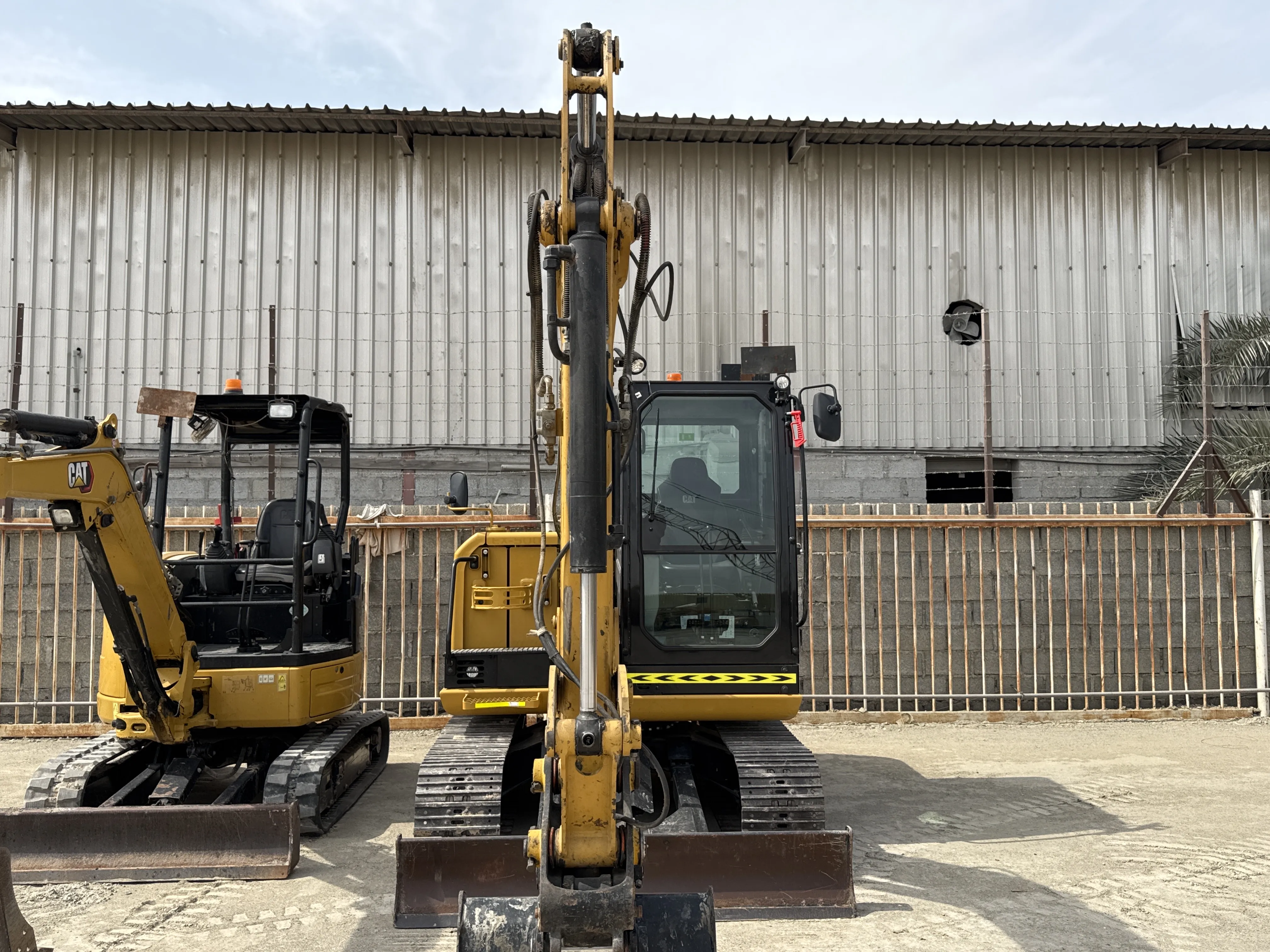 MNX-003-Cat-305.5E2-mini-excavator-inspection-chassis-stick-4