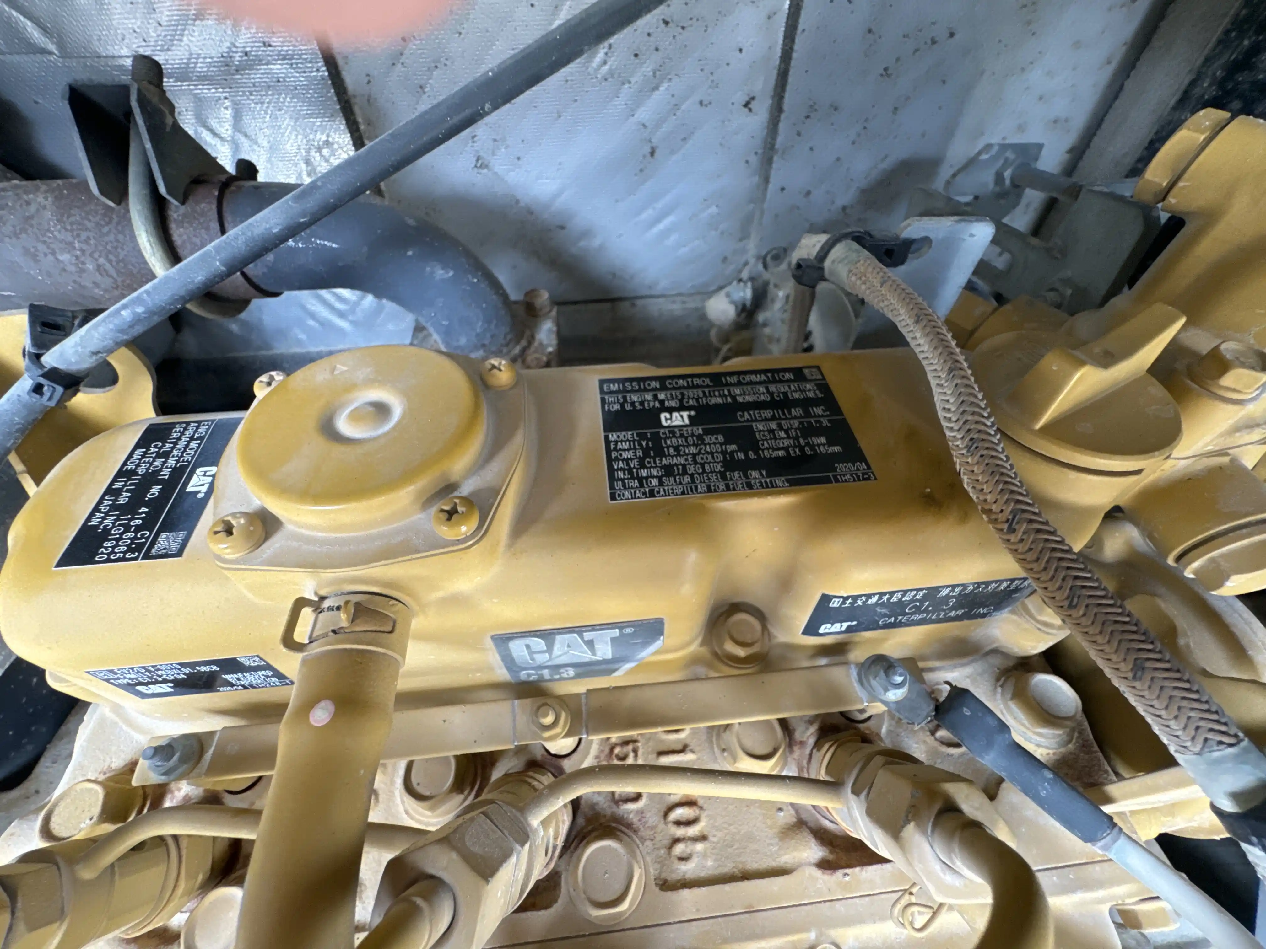 MNX-002-Cat-303E-mini-excavator-inspection-engine-engine-oil-leaks-2