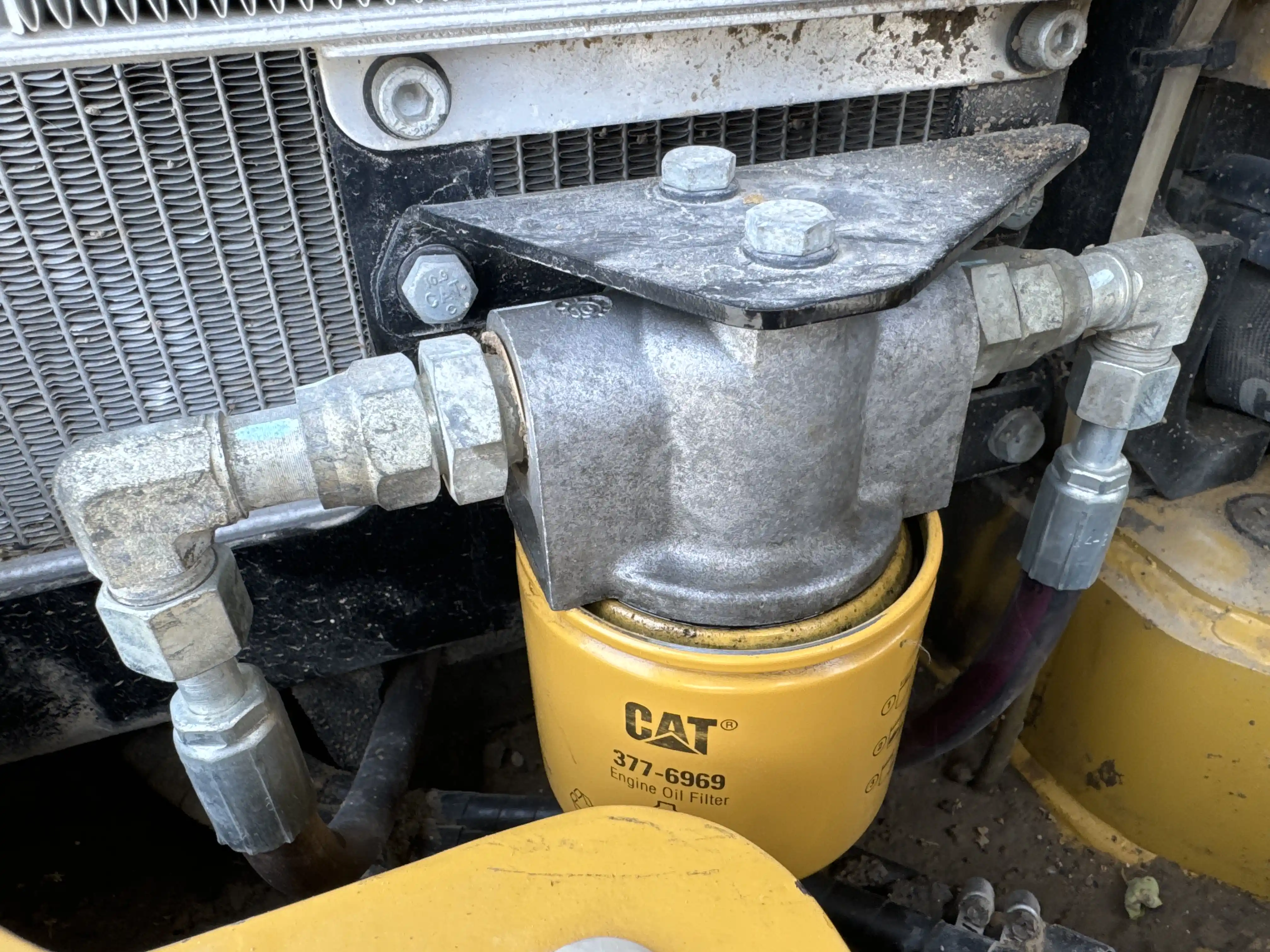 MNX-002-Cat-303E-mini-excavator-inspection-engine-engine-oil-leaks-3