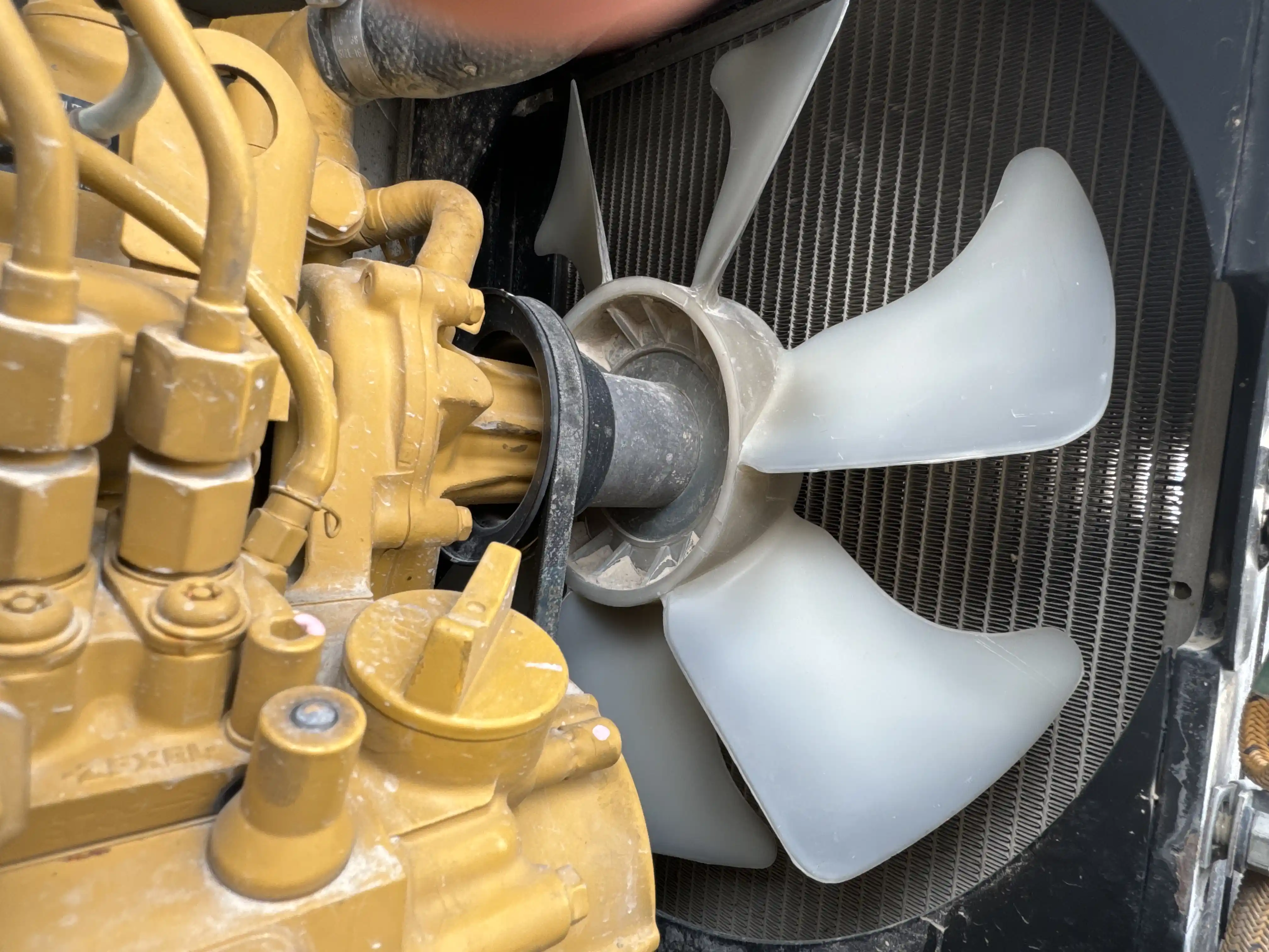 MNX-002-Cat-303E-mini-excavator-inspection-engine-cooling-fan-and-fan-guard-1