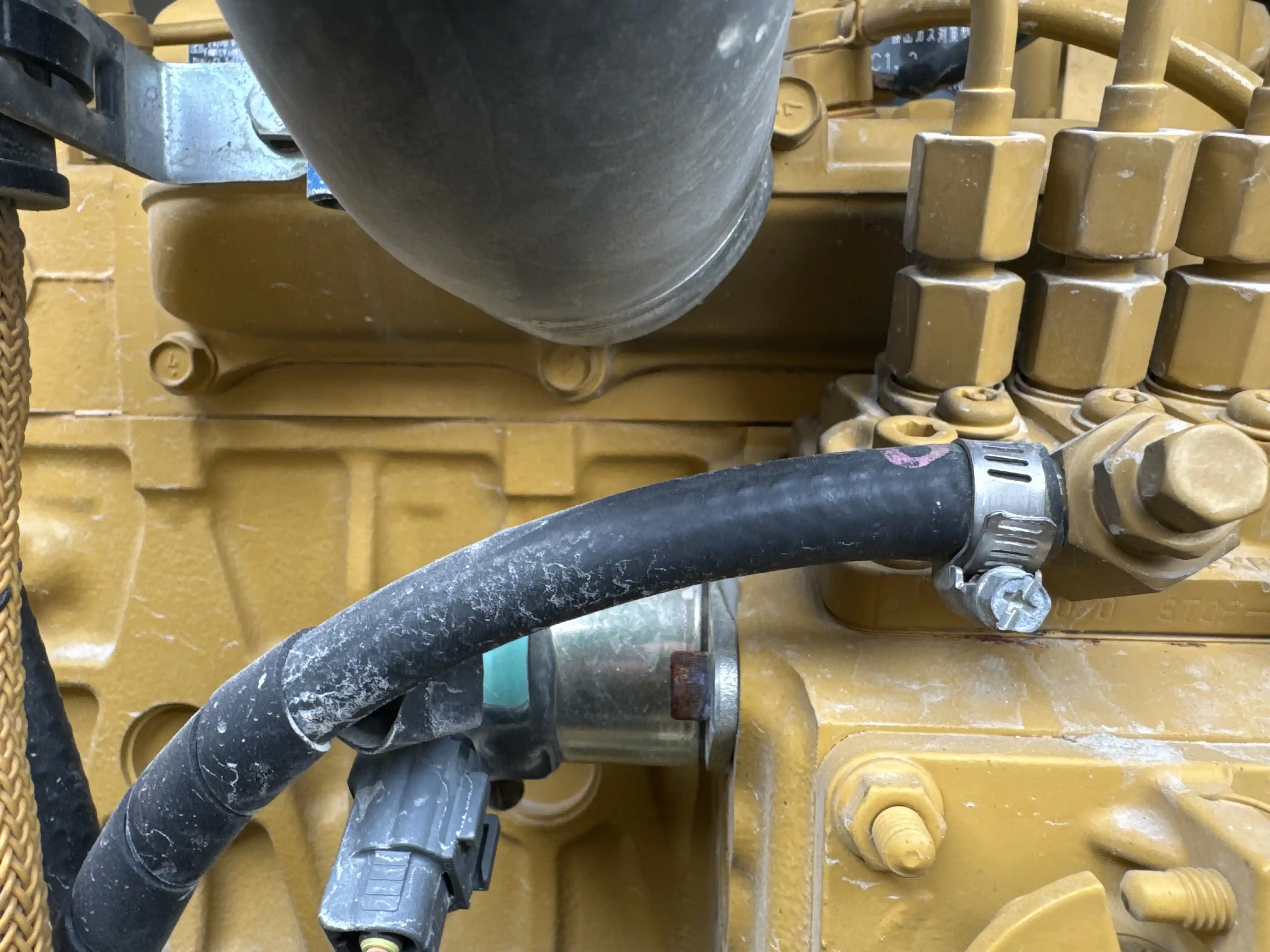 MNX-002-Cat-303E-mini-excavator-inspection-engine-hoses-3