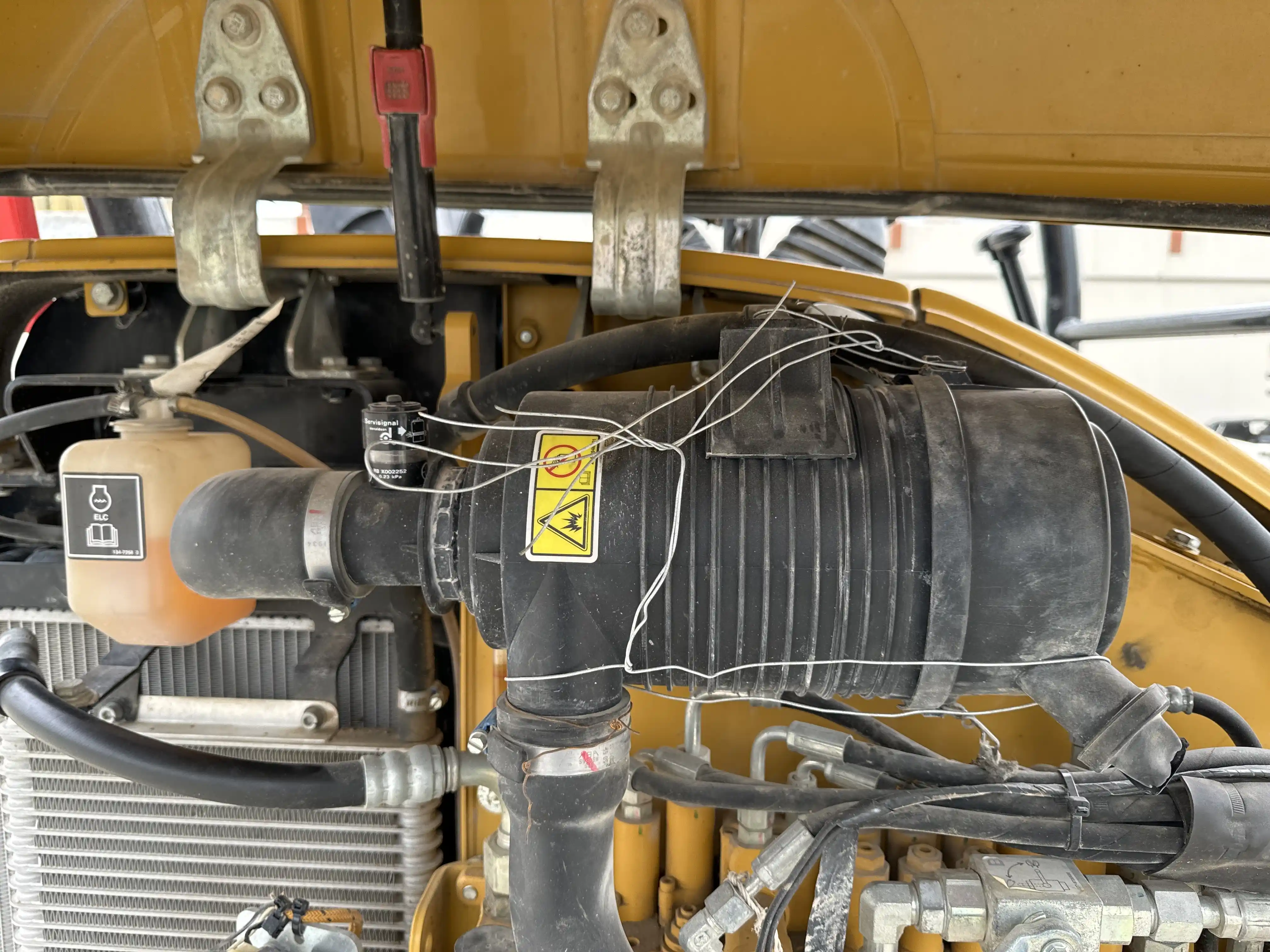 MNX-002-Cat-303E-mini-excavator-inspection-engine-air-intake-system-2