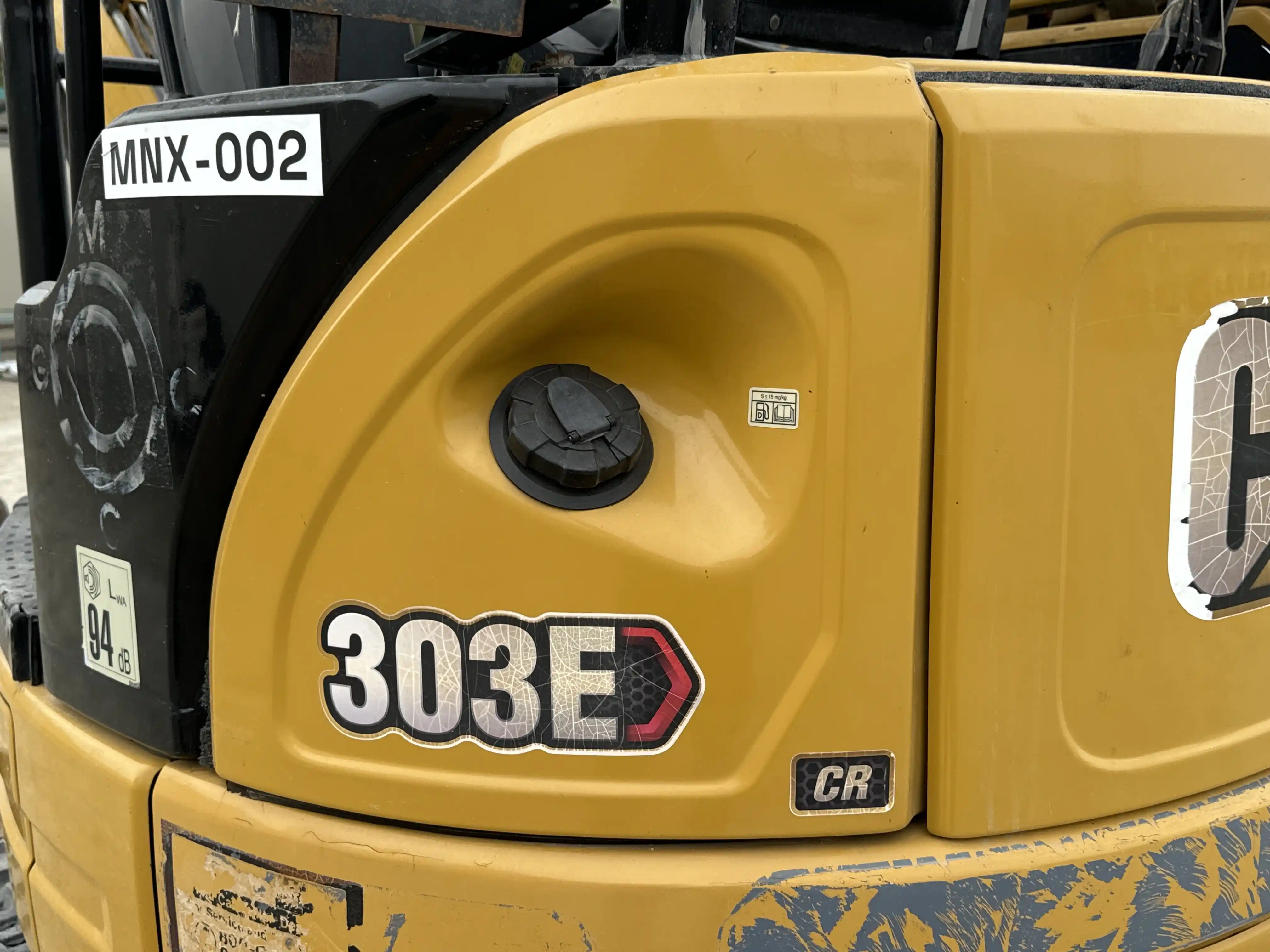 MNX-002-Cat-303E-mini-excavator-inspection-engine-fuel-tank-1