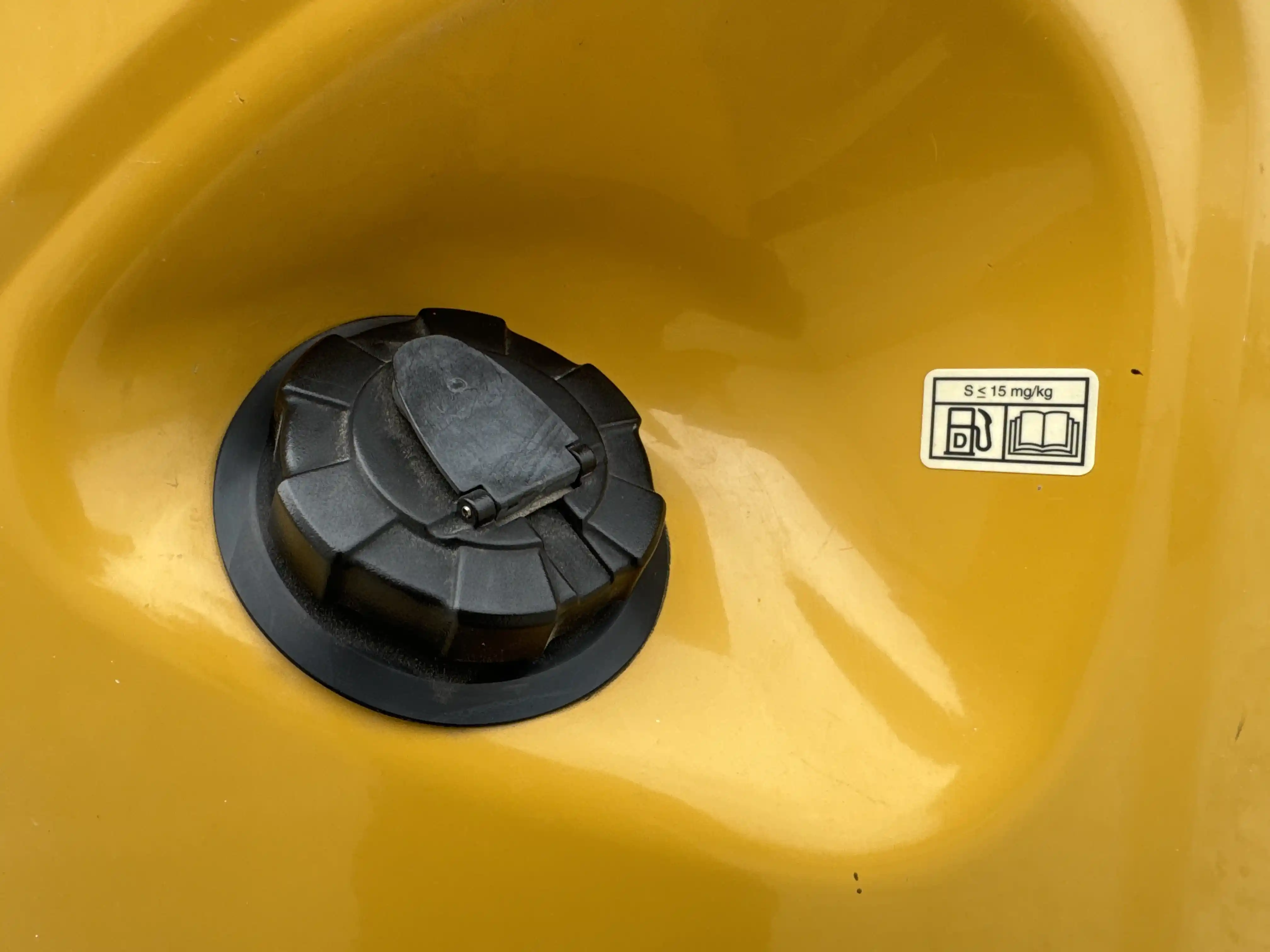 MNX-002-Cat-303E-mini-excavator-inspection-engine-fuel-tank-2