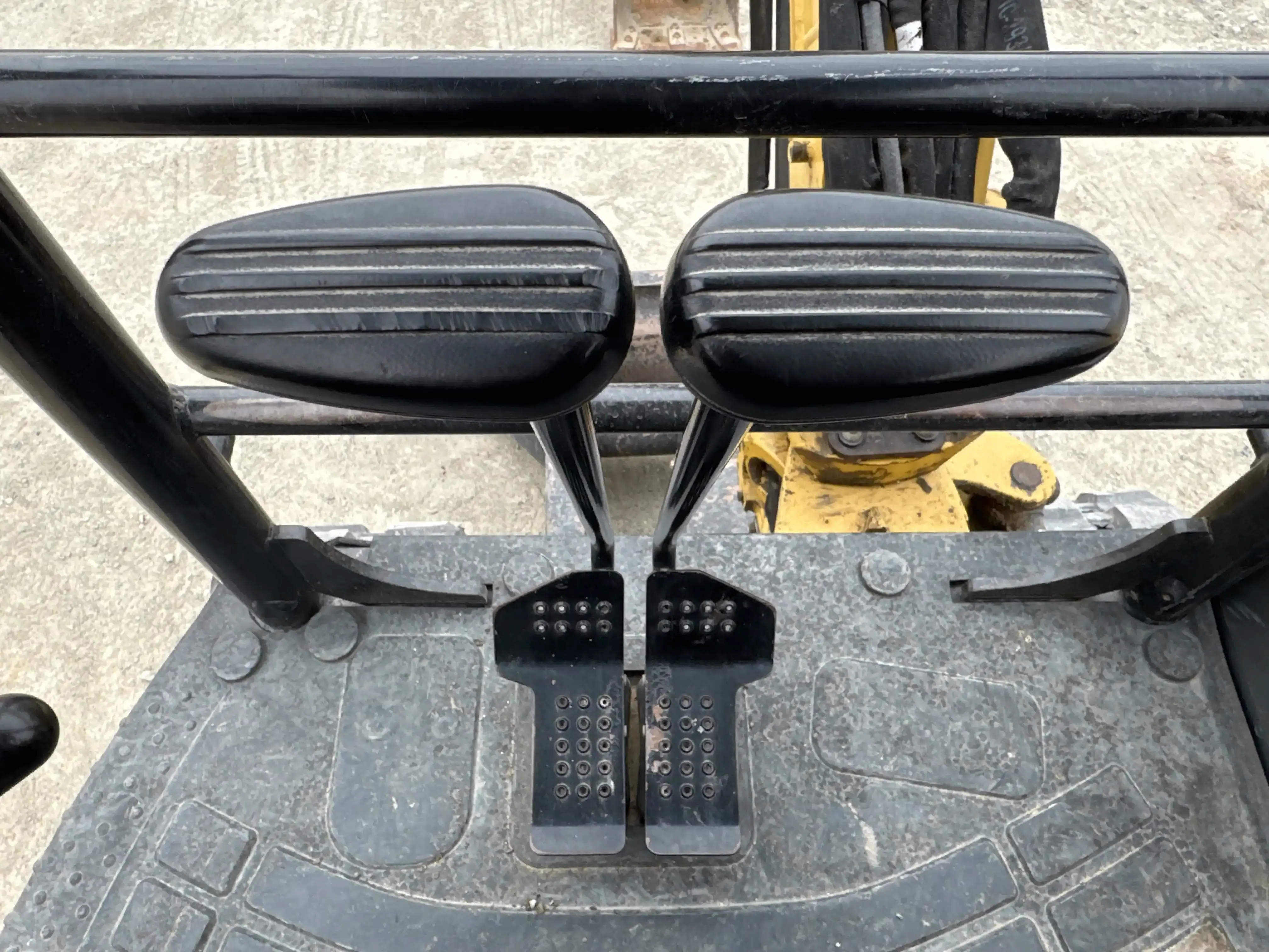 MNX-002-Cat-303E-mini-excavator-inspection-cabin-pedals-1