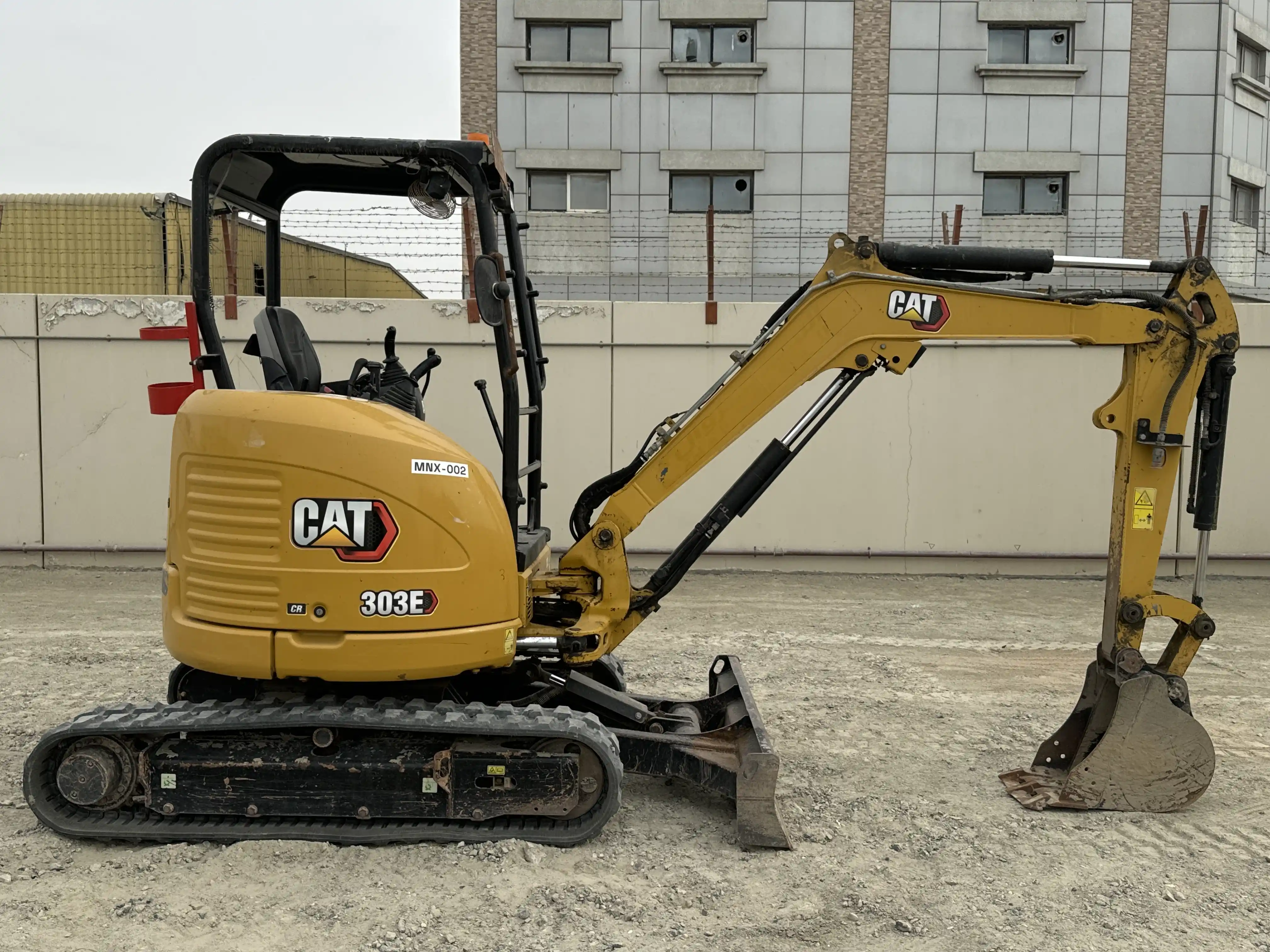 MNX-002-Cat-303E-mini-excavator-inspection-structure-paint-2