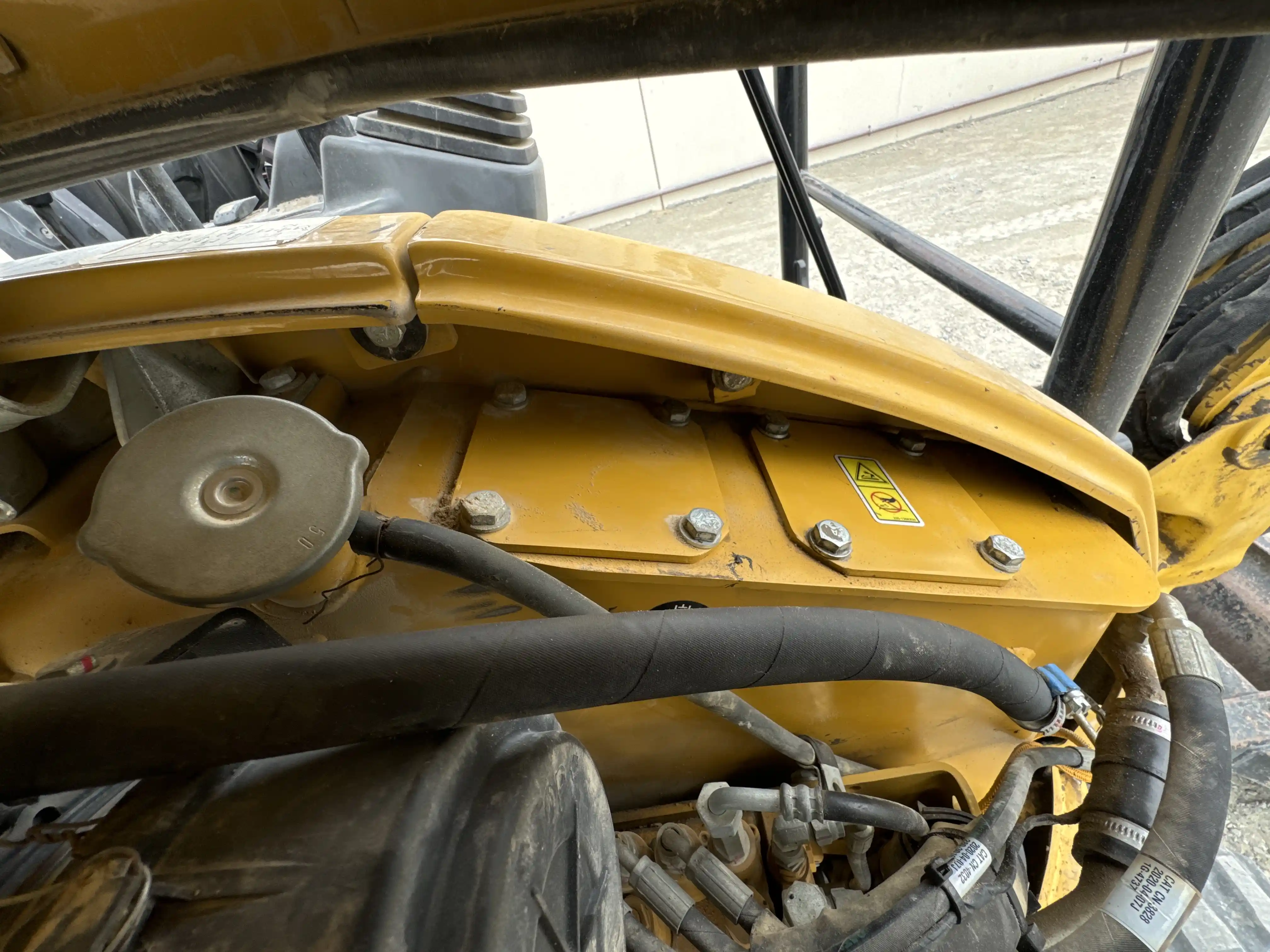 MNX-002-Cat-303E-mini-excavator-inspection-hydraulics-hydraulic-tank-2
