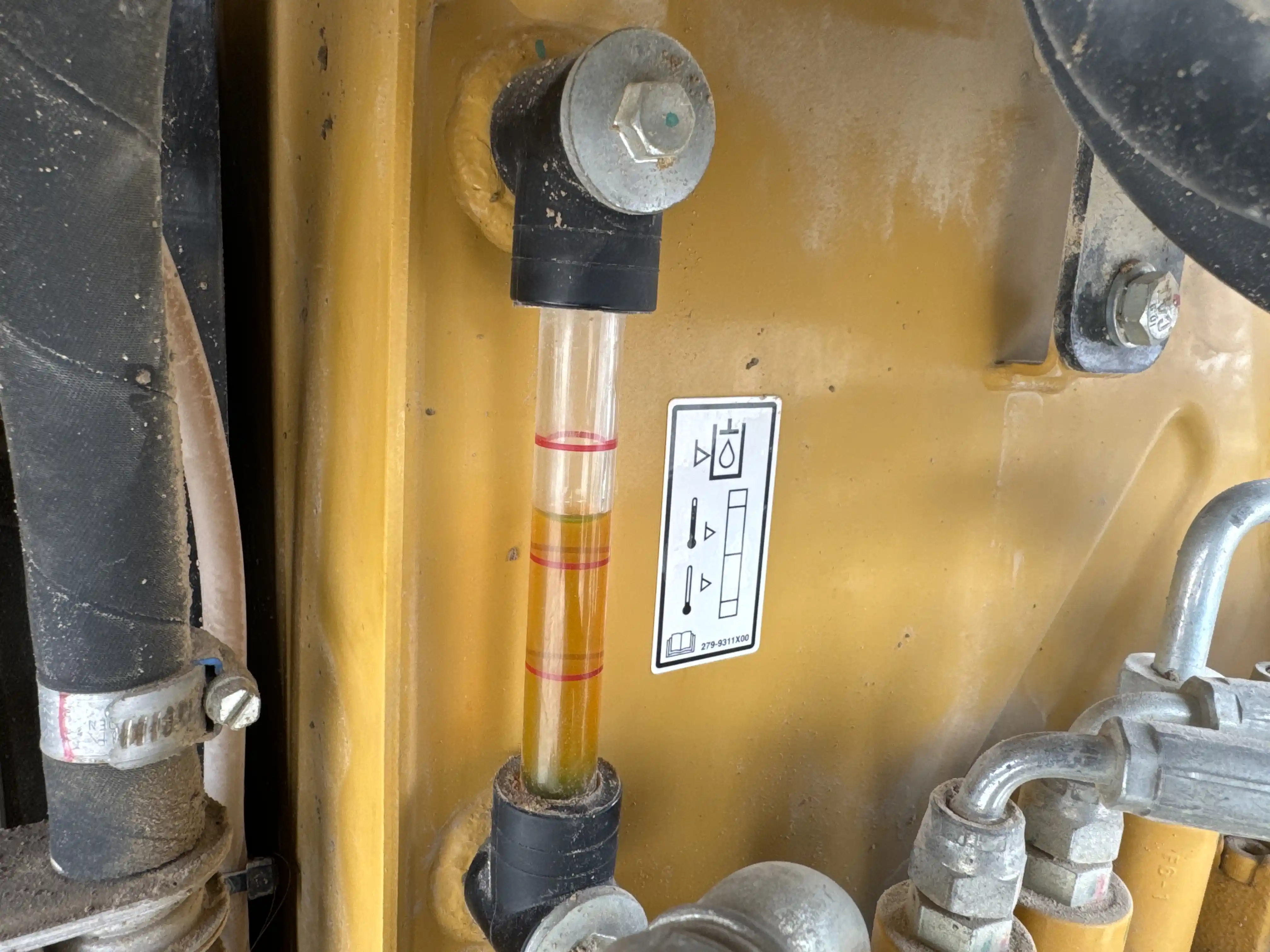 MNX-002-Cat-303E-mini-excavator-inspection-hydraulics-hydraulic-tank-3