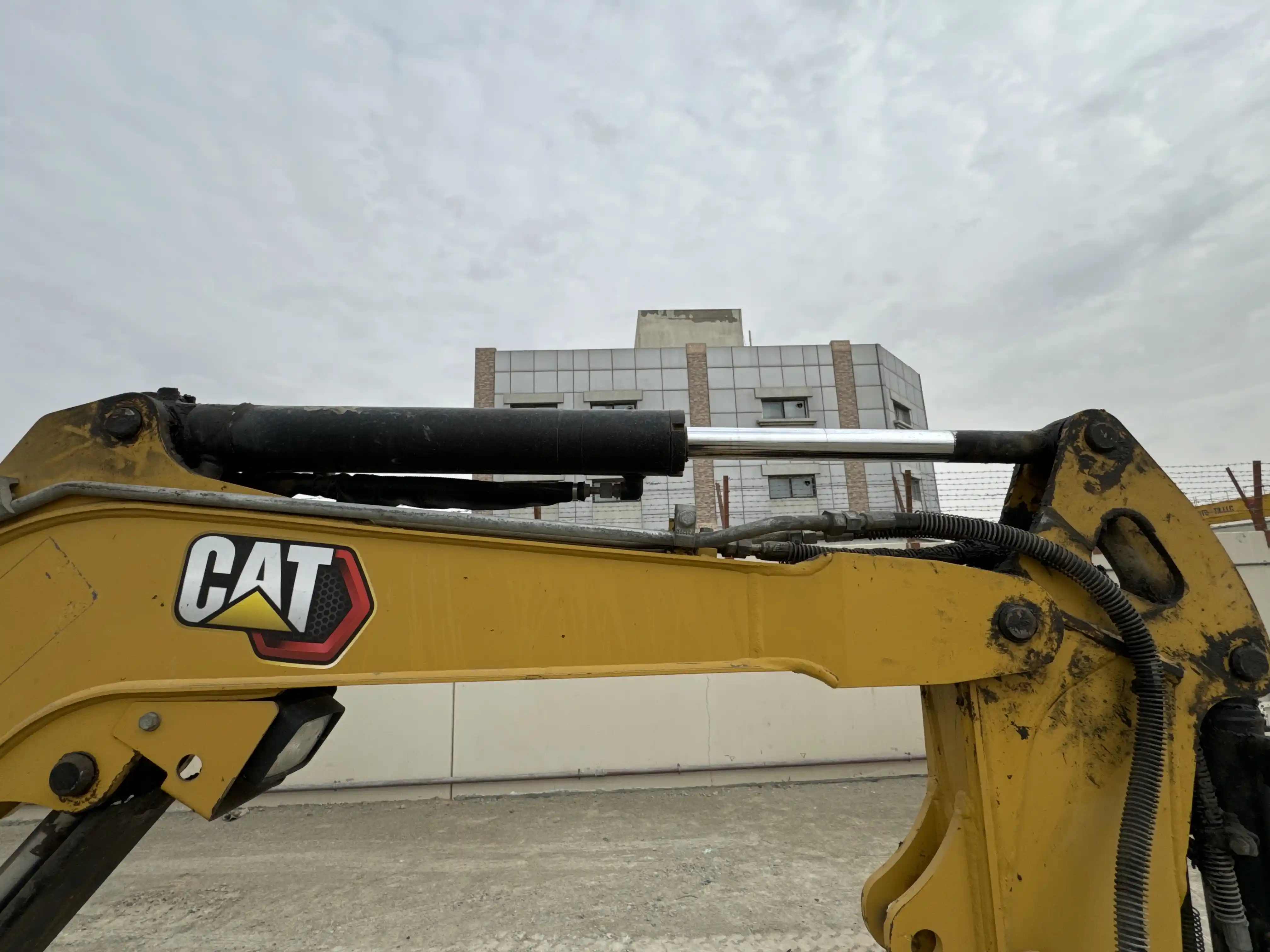 MNX-002-Cat-303E-mini-excavator-inspection-hydraulics-stick-cylinder-1