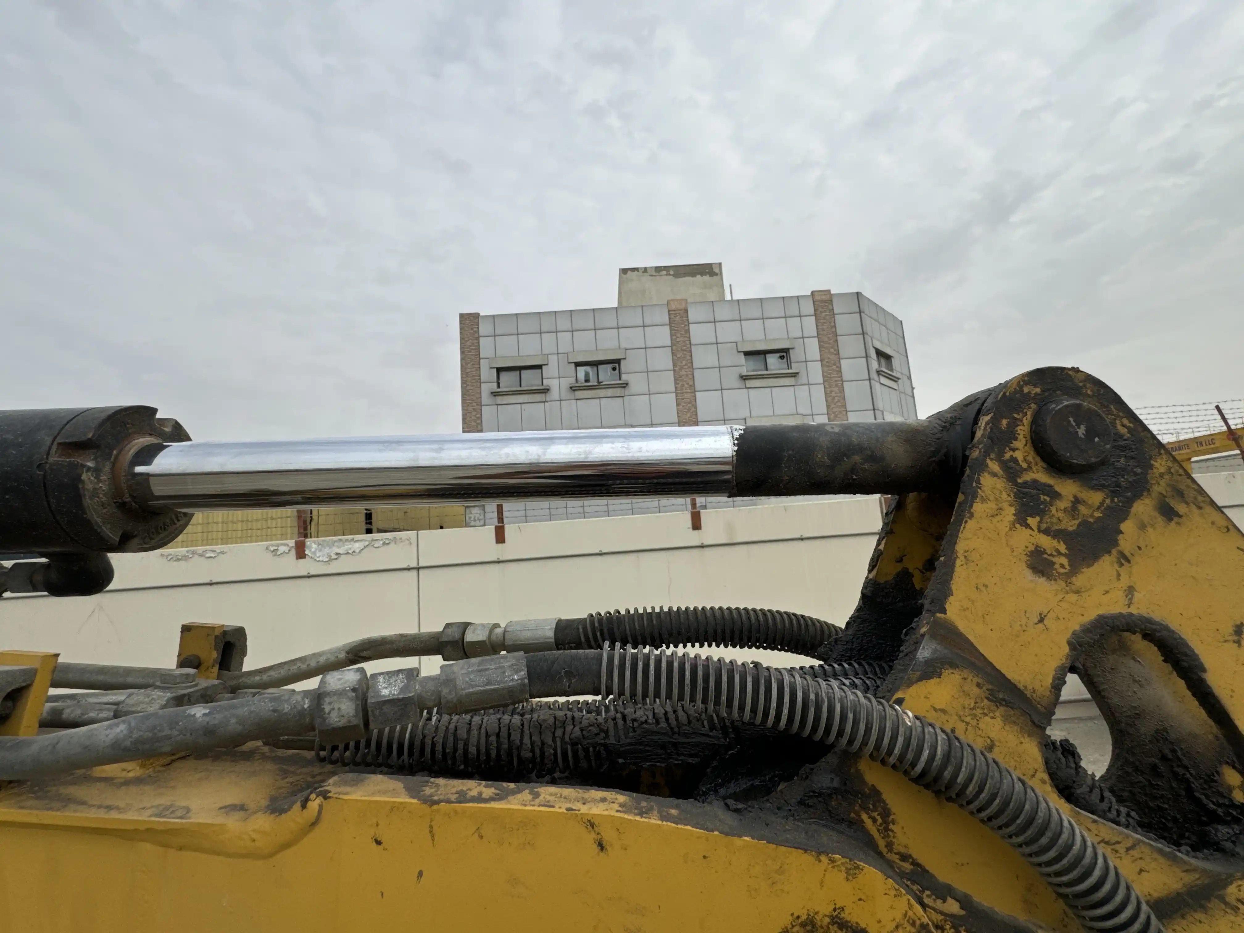 MNX-002-Cat-303E-mini-excavator-inspection-hydraulics-stick-cylinder-2