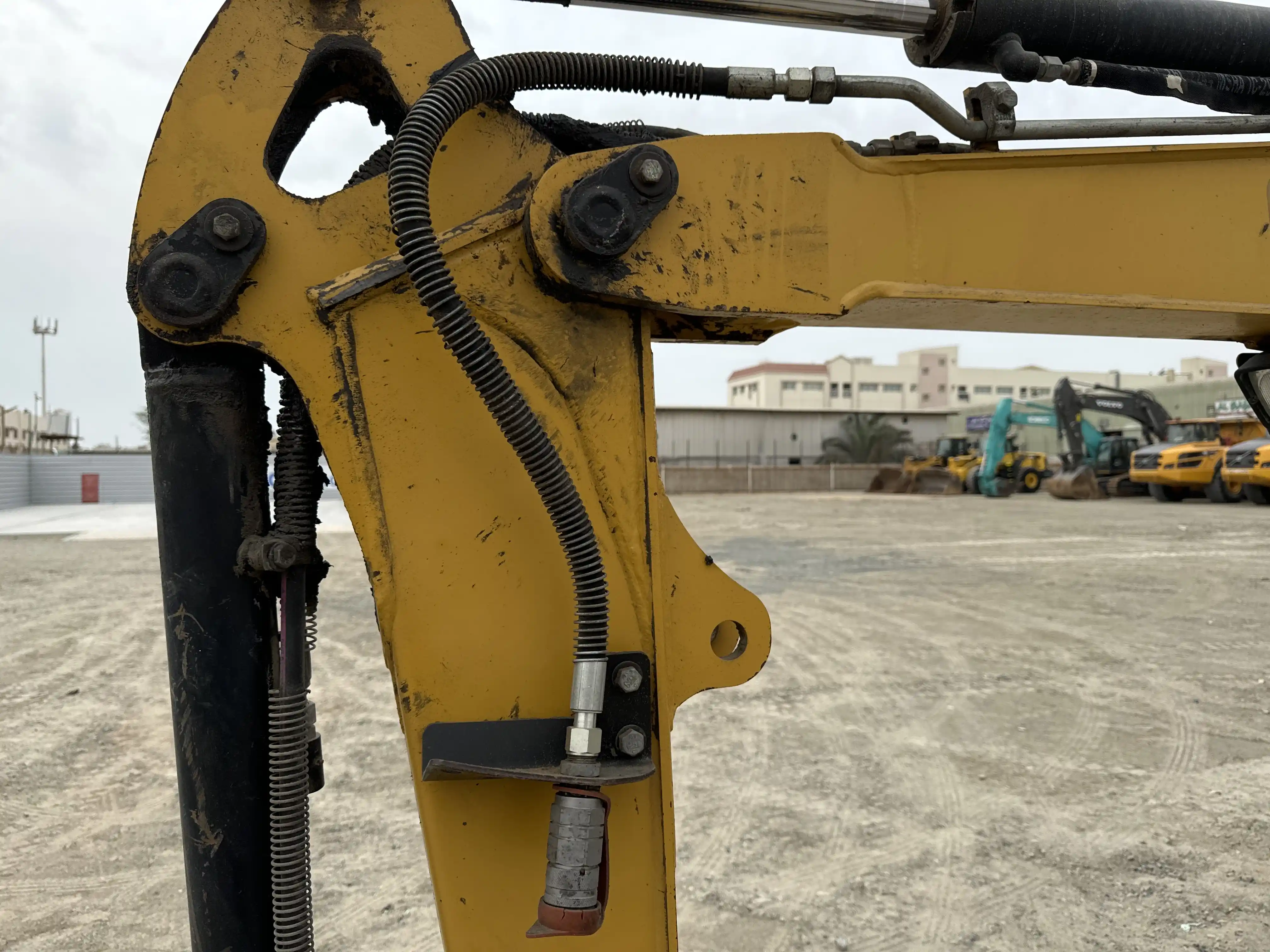 MNX-002-Cat-303E-mini-excavator-inspection-hydraulics-attachment-piping-1