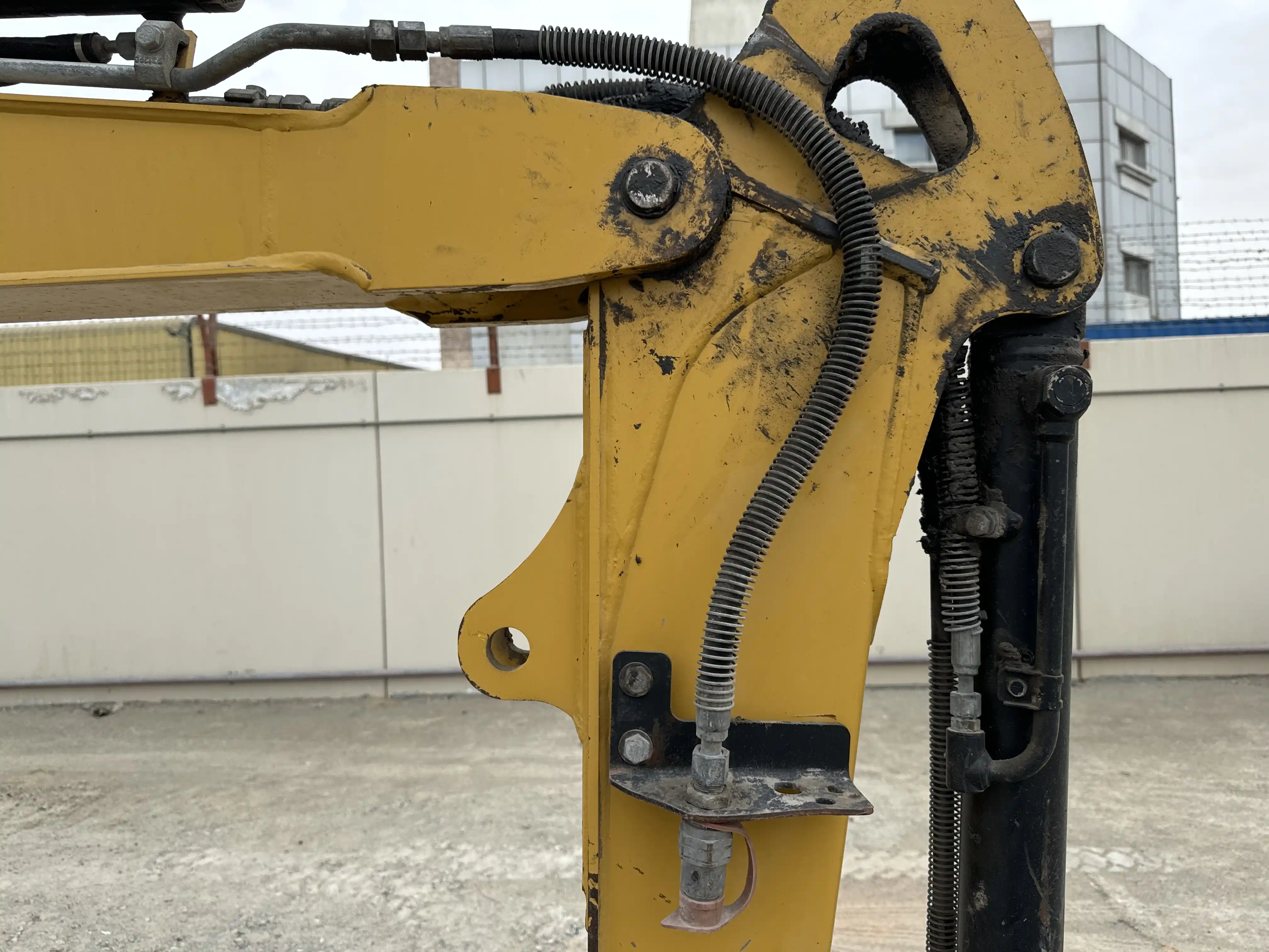 MNX-002-Cat-303E-mini-excavator-inspection-hydraulics-attachment-piping-2