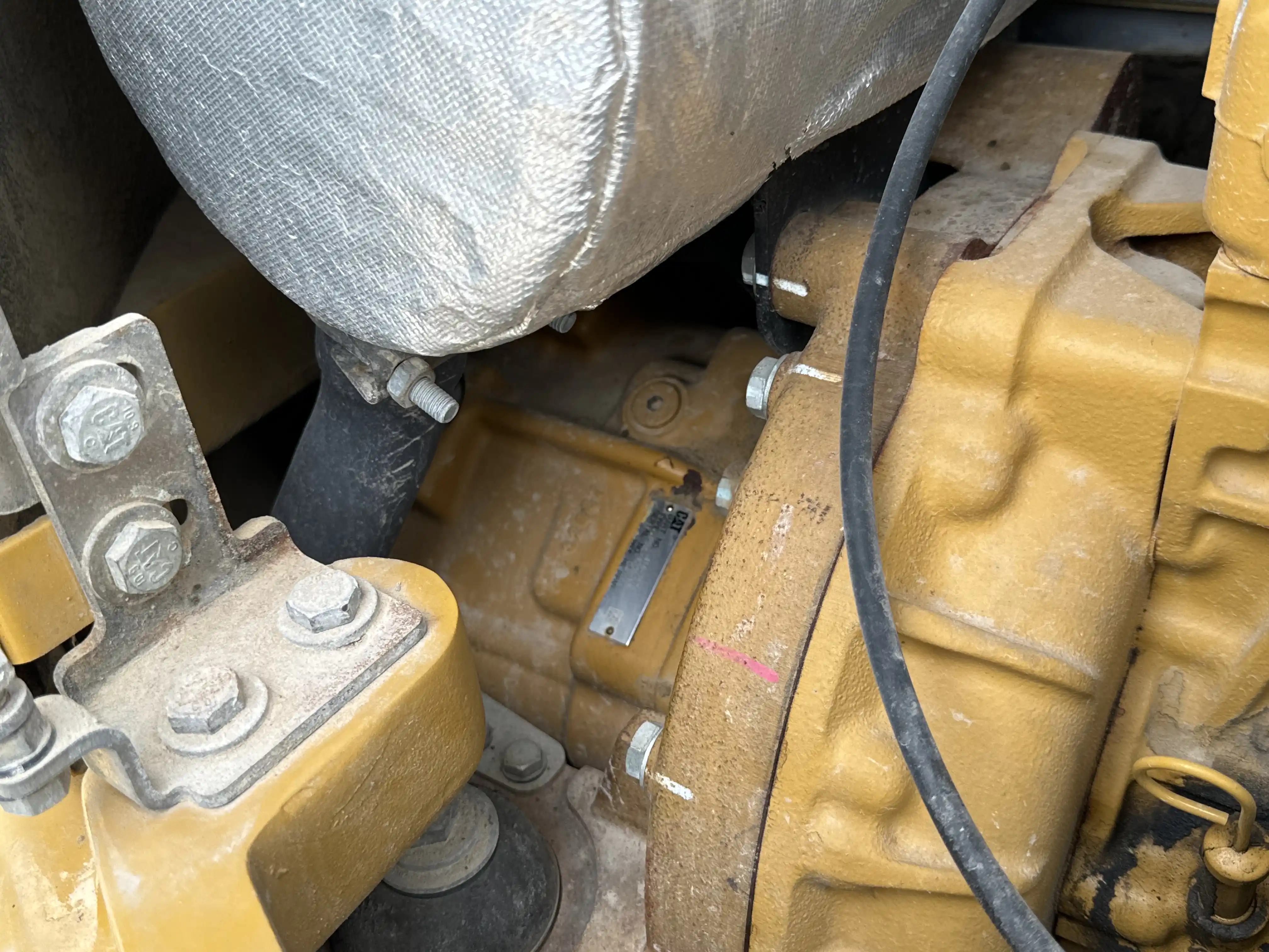 MNX-002-Cat-303E-mini-excavator-inspection-hydraulics-hydraulic-pump-2