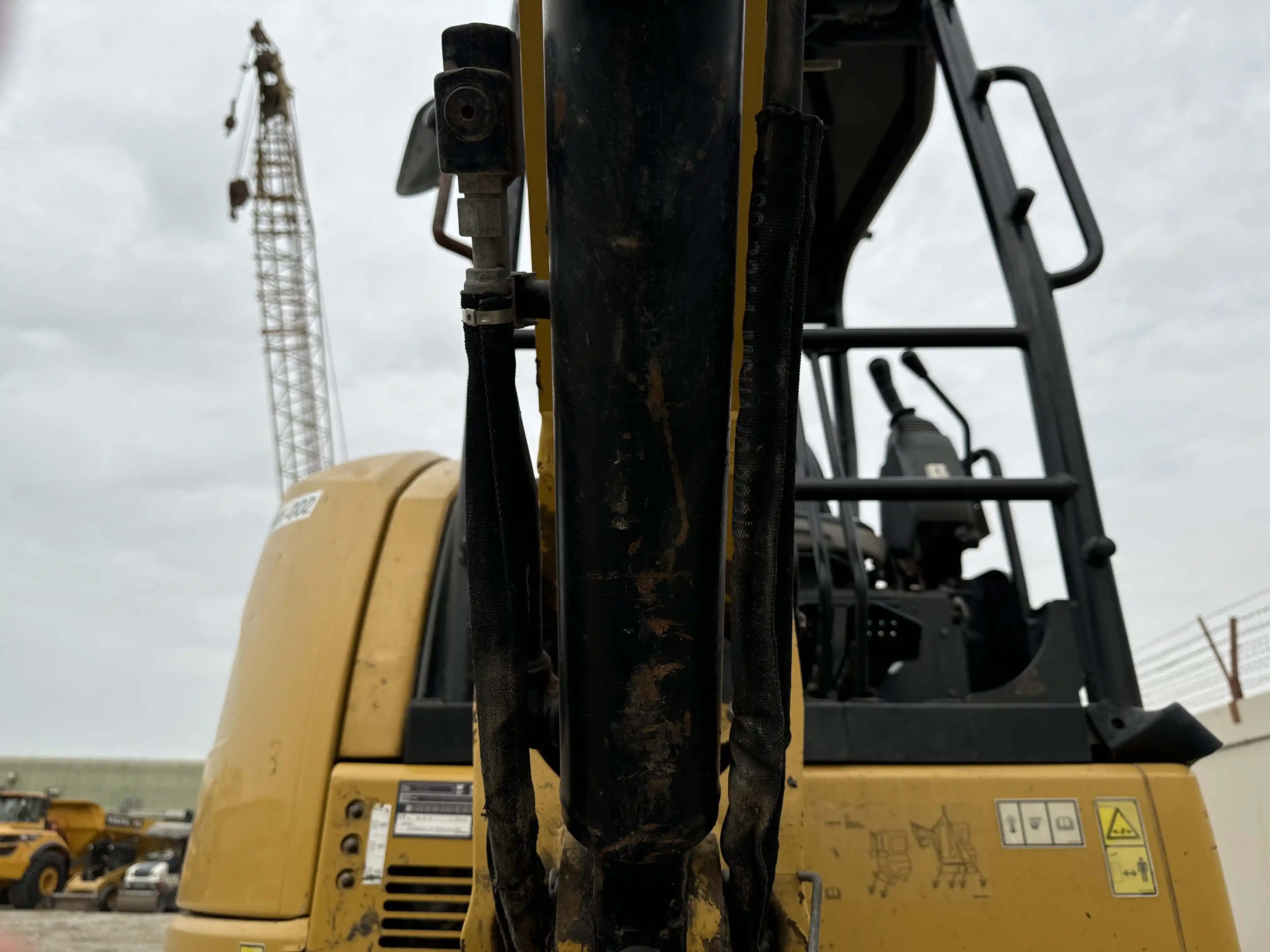 MNX-002-Cat-303E-mini-excavator-inspection-hydraulics-hydraulic-hoses-and-lines-3