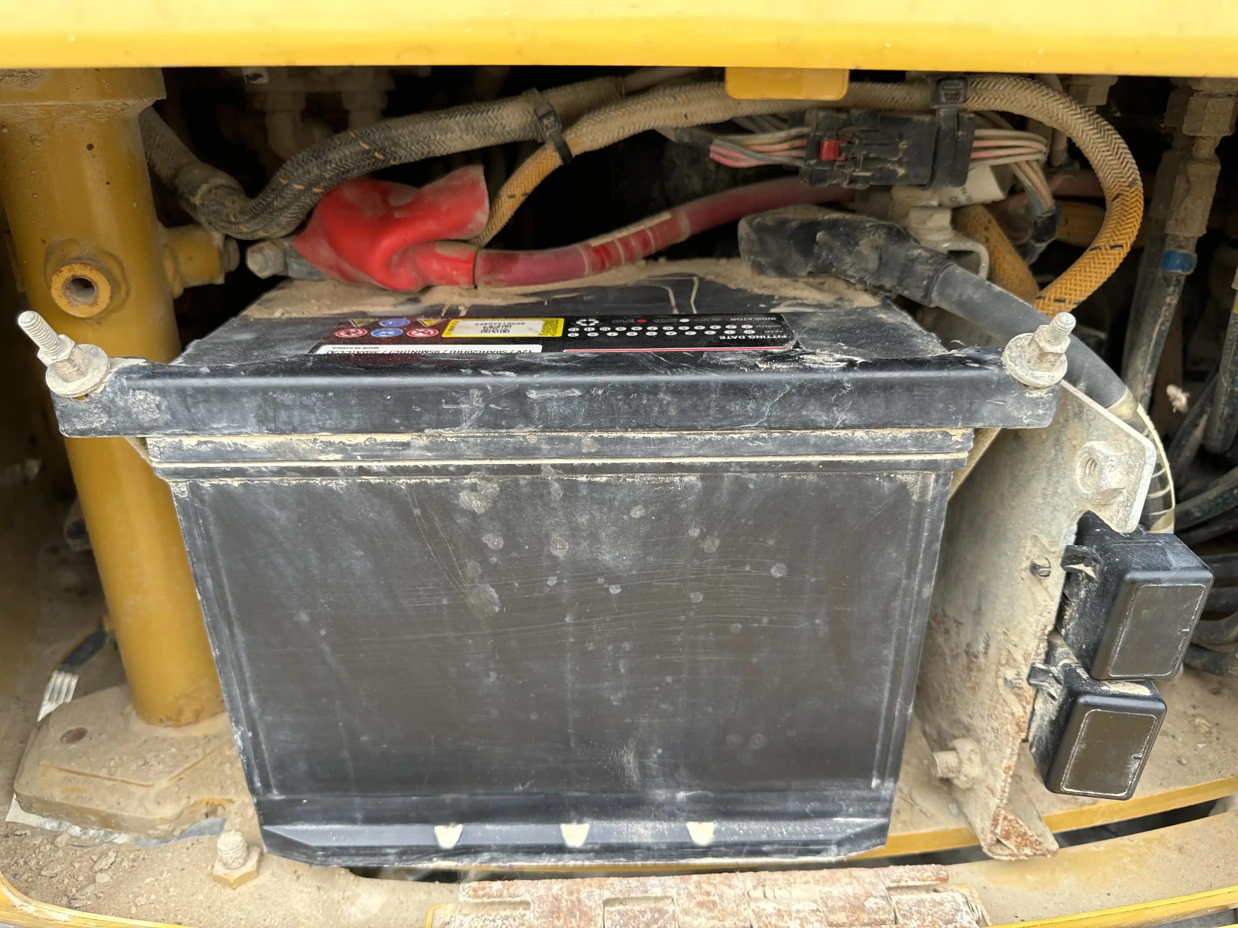 MNX-002-Cat-303E-mini-excavator-inspection-electronics-battery-1