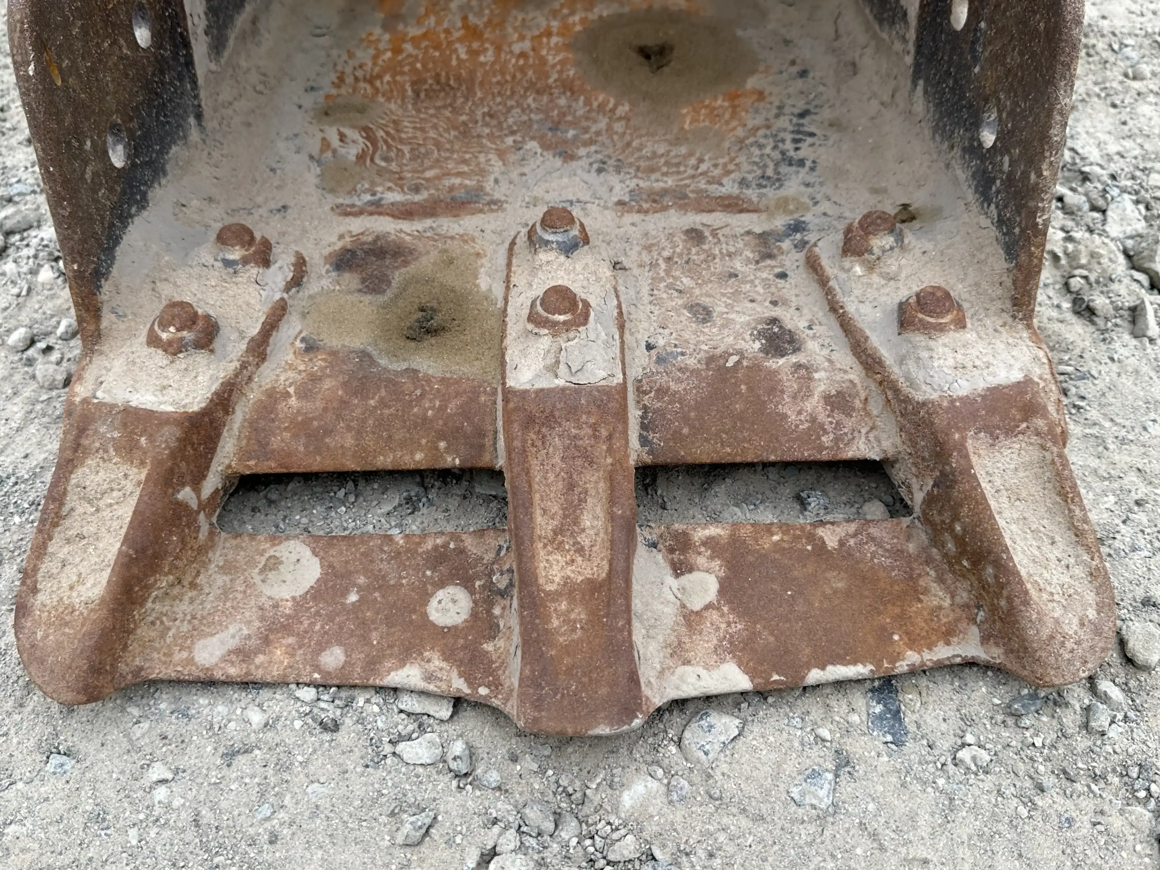 MNX-002-Cat-303E-mini-excavator-inspection-attachment-excavator-bucket-teeth-1