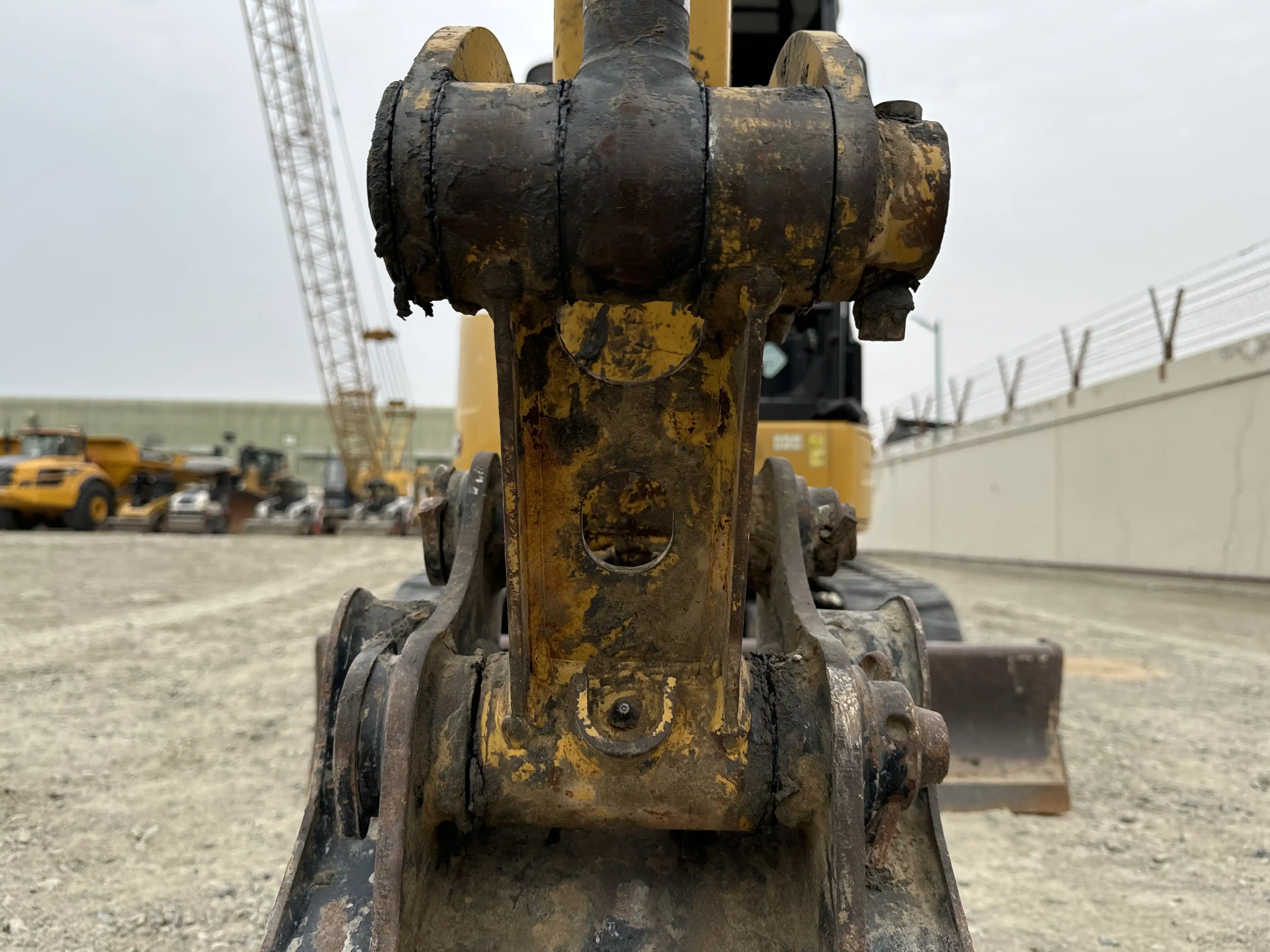 MNX-002-Cat-303E-mini-excavator-inspection-chassis-H-link-2