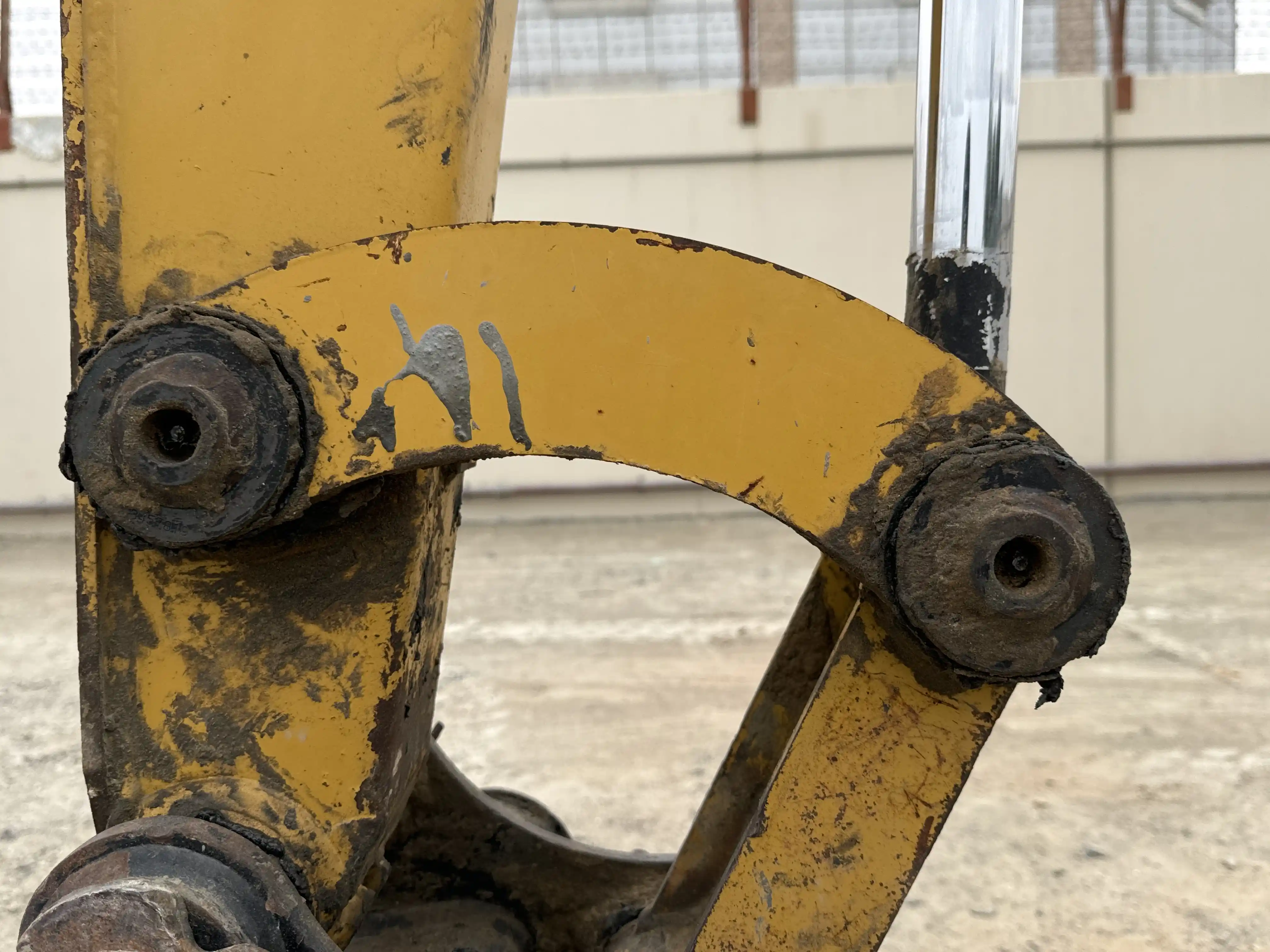 MNX-002-Cat-303E-mini-excavator-inspection-chassis-dog-bone-arms-1