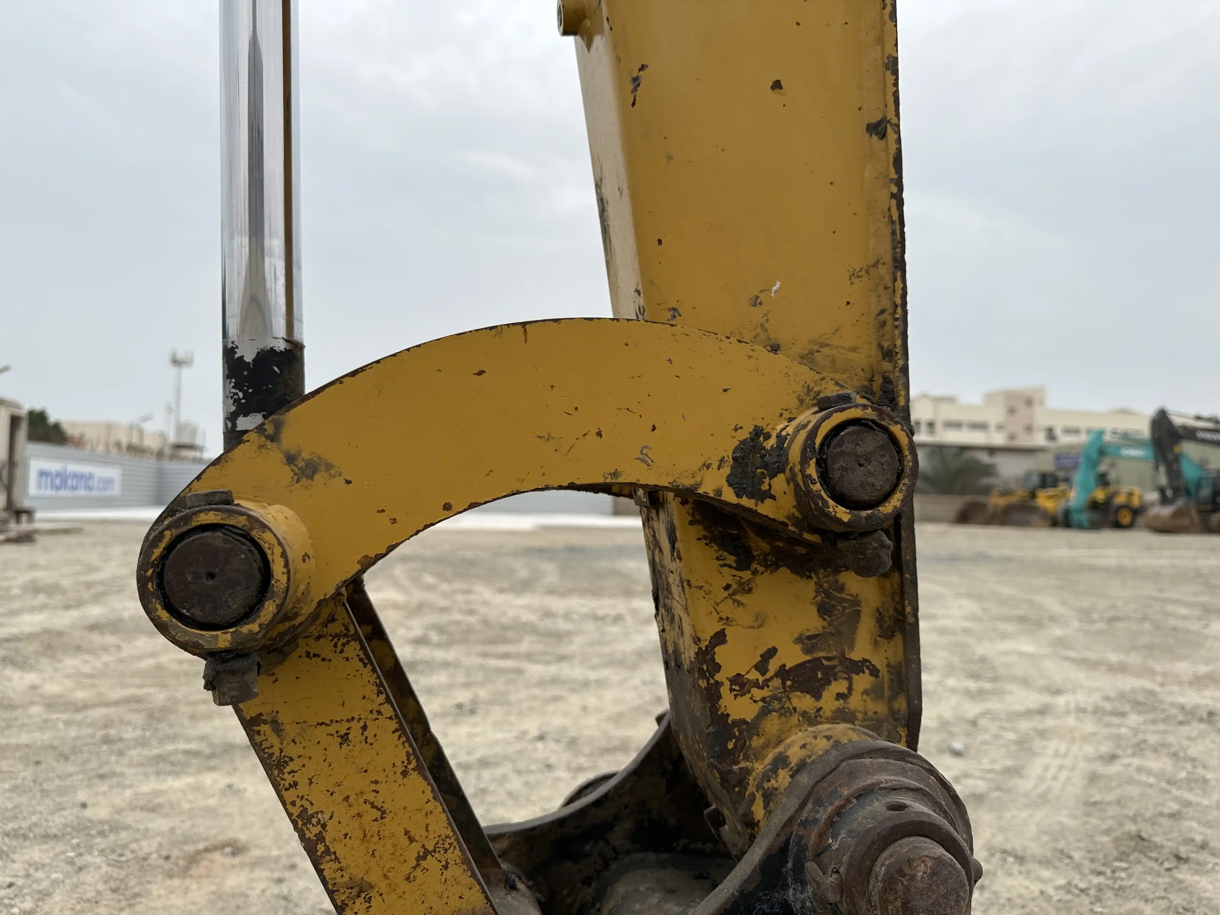 MNX-002-Cat-303E-mini-excavator-inspection-chassis-dog-bone-arms-2