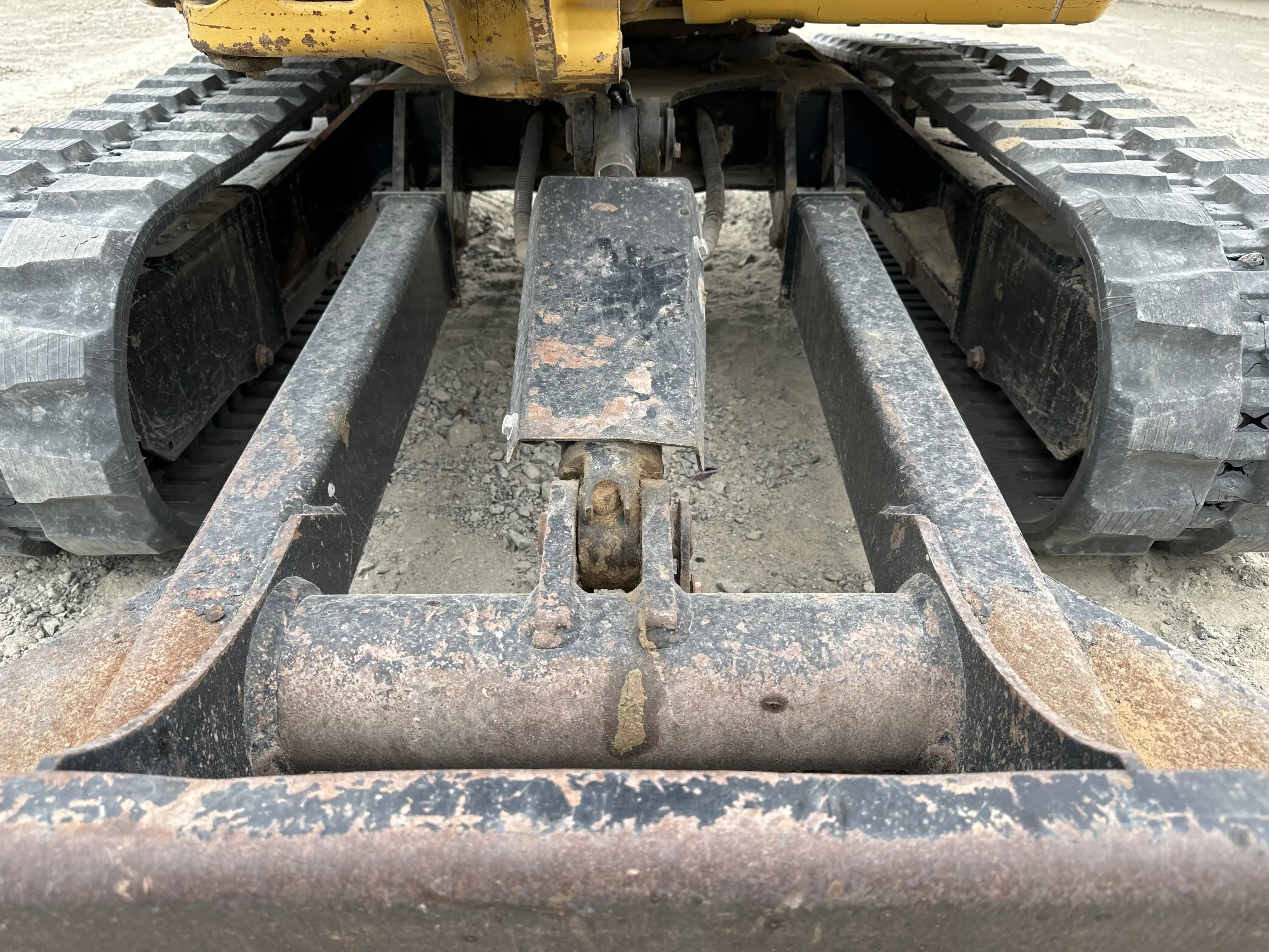 MNX-002-Cat-303E-mini-excavator-inspection-chassis-dozer-blade-3