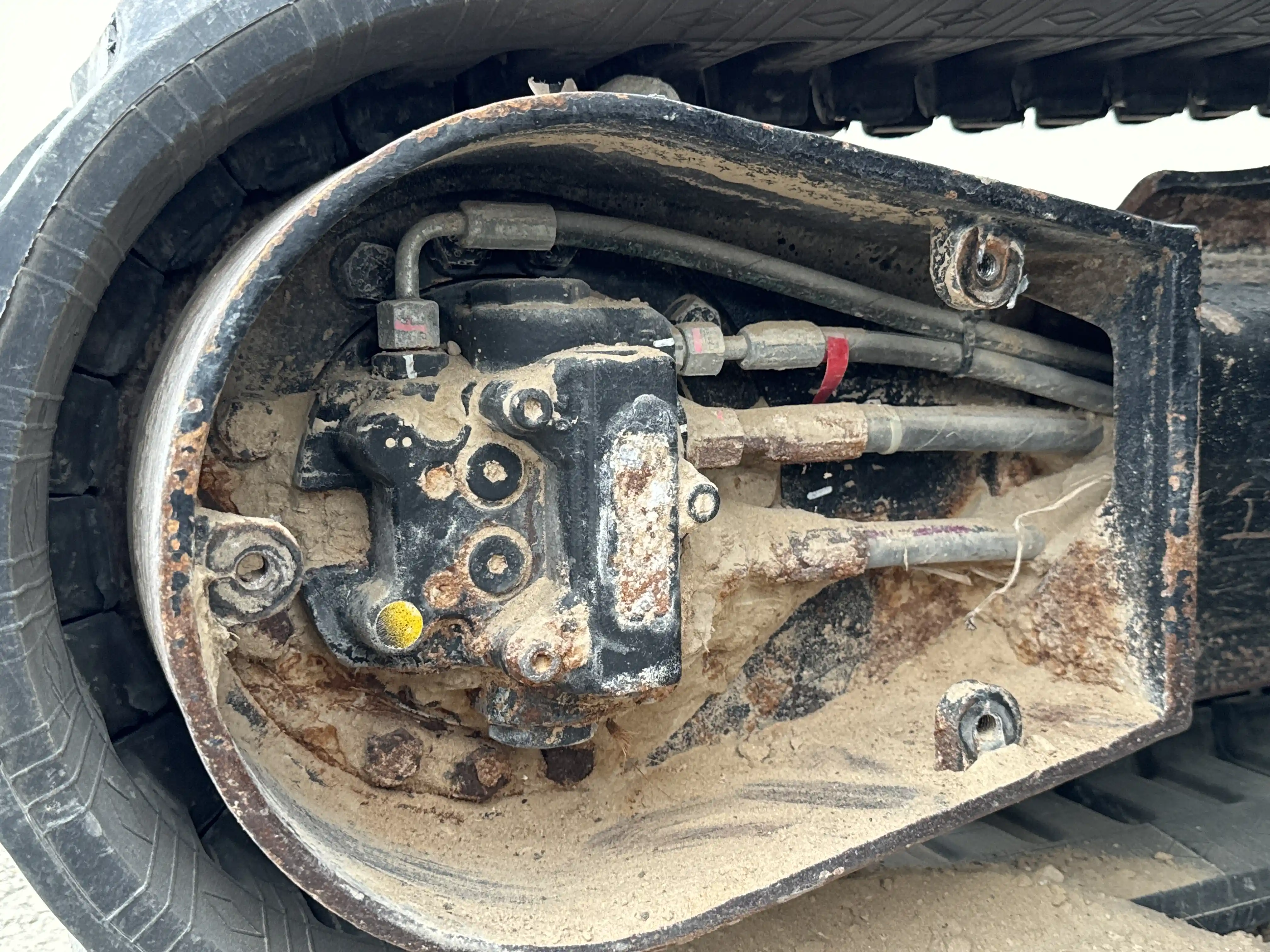 MNX-001-Cat-303E-mini-excavator-inspection-undercarriage-final-drives-2