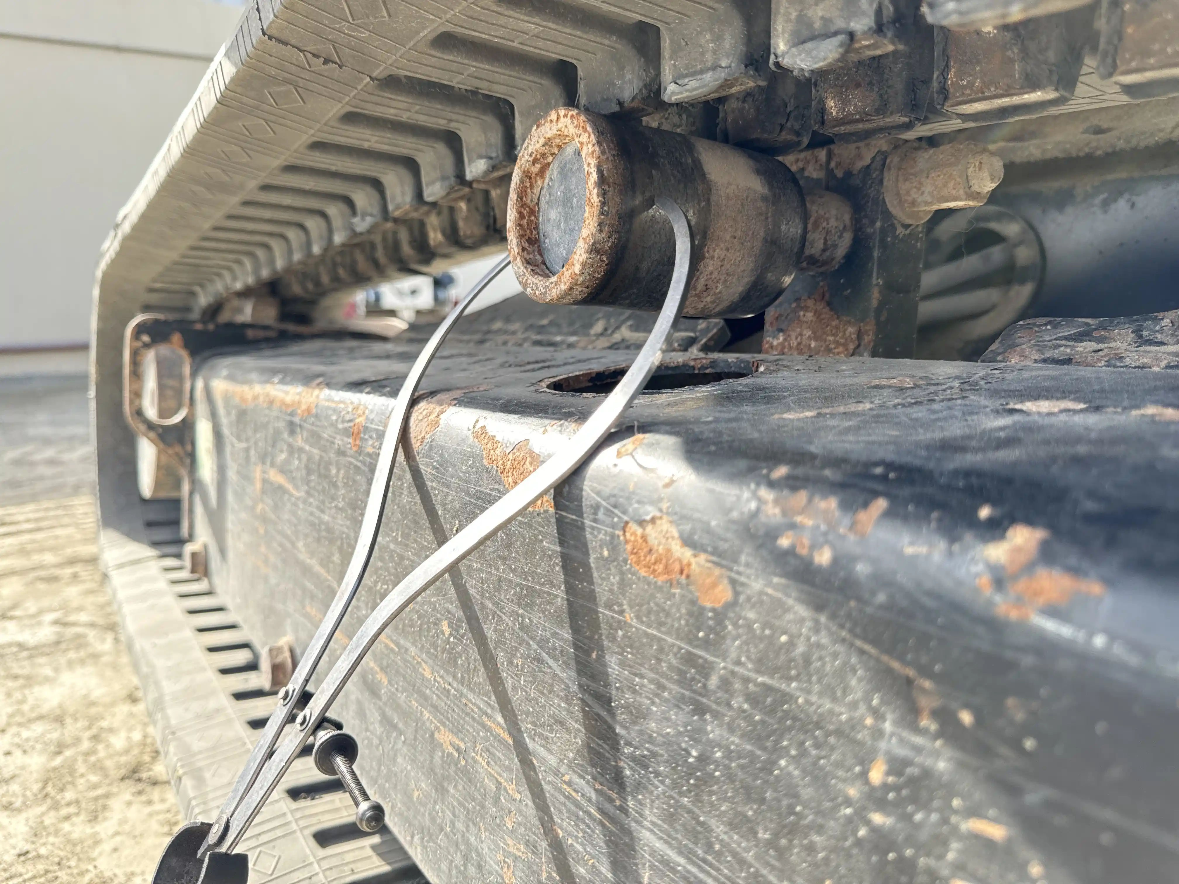 MNX-002-Cat-303E-mini-excavator-inspection-undercarriage-right-carrier-rollers-2