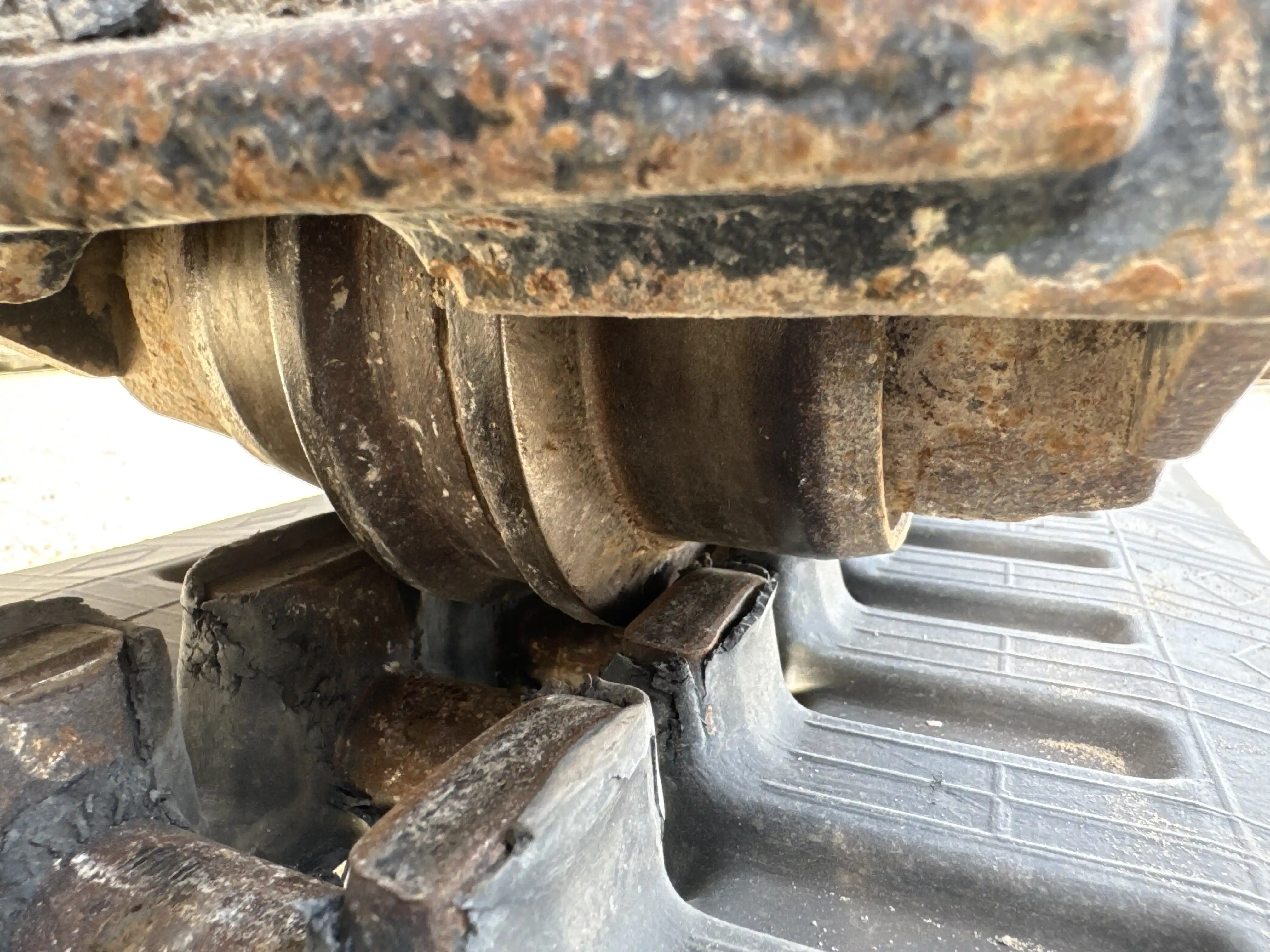 MNX-002-Cat-303E-mini-excavator-inspection-undercarriage-right-track-rollers-2