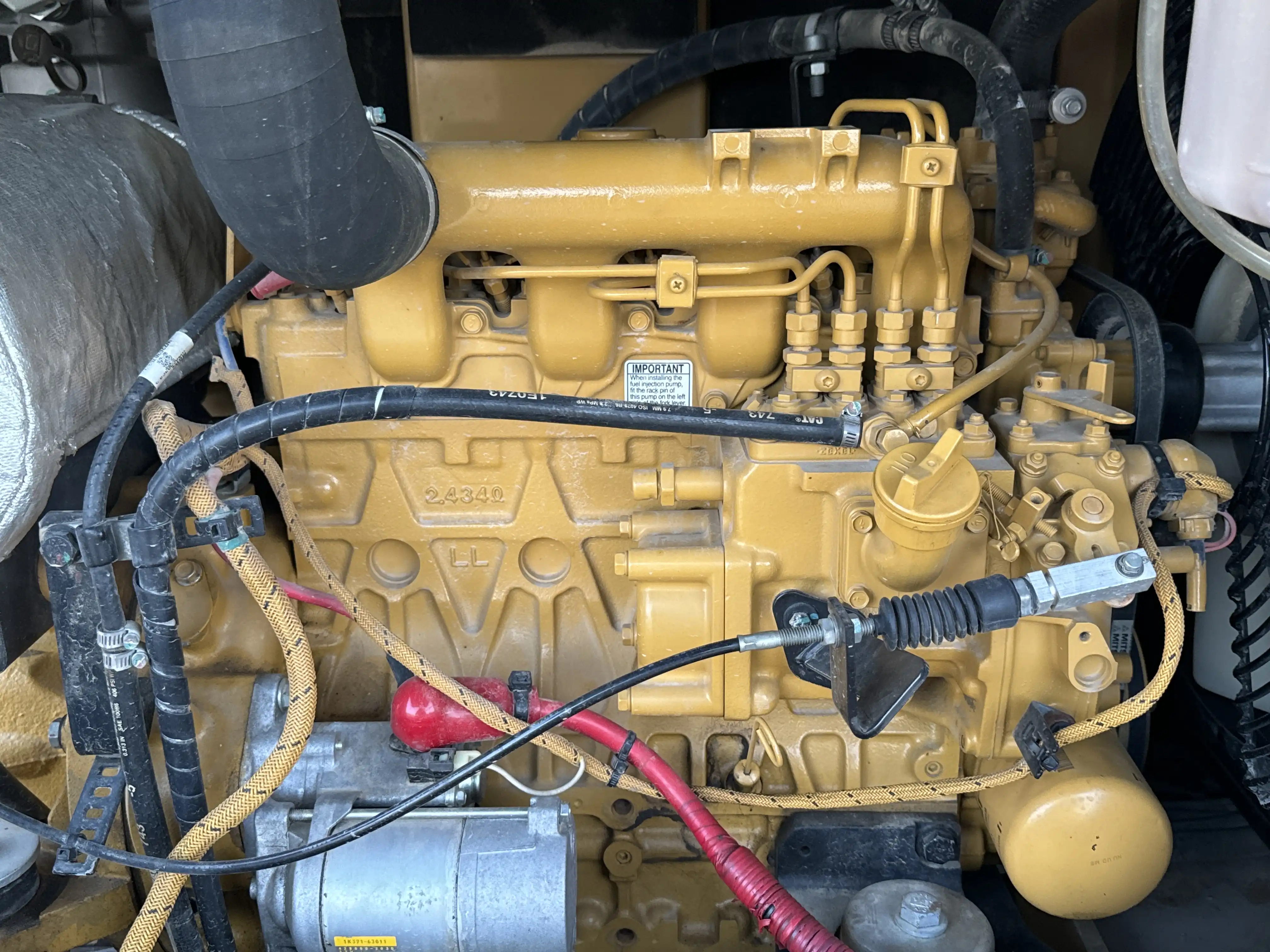 MNX-003-Cat-305.5E2-mini-excavator-inspection-engine-engine-oil-leaks-1