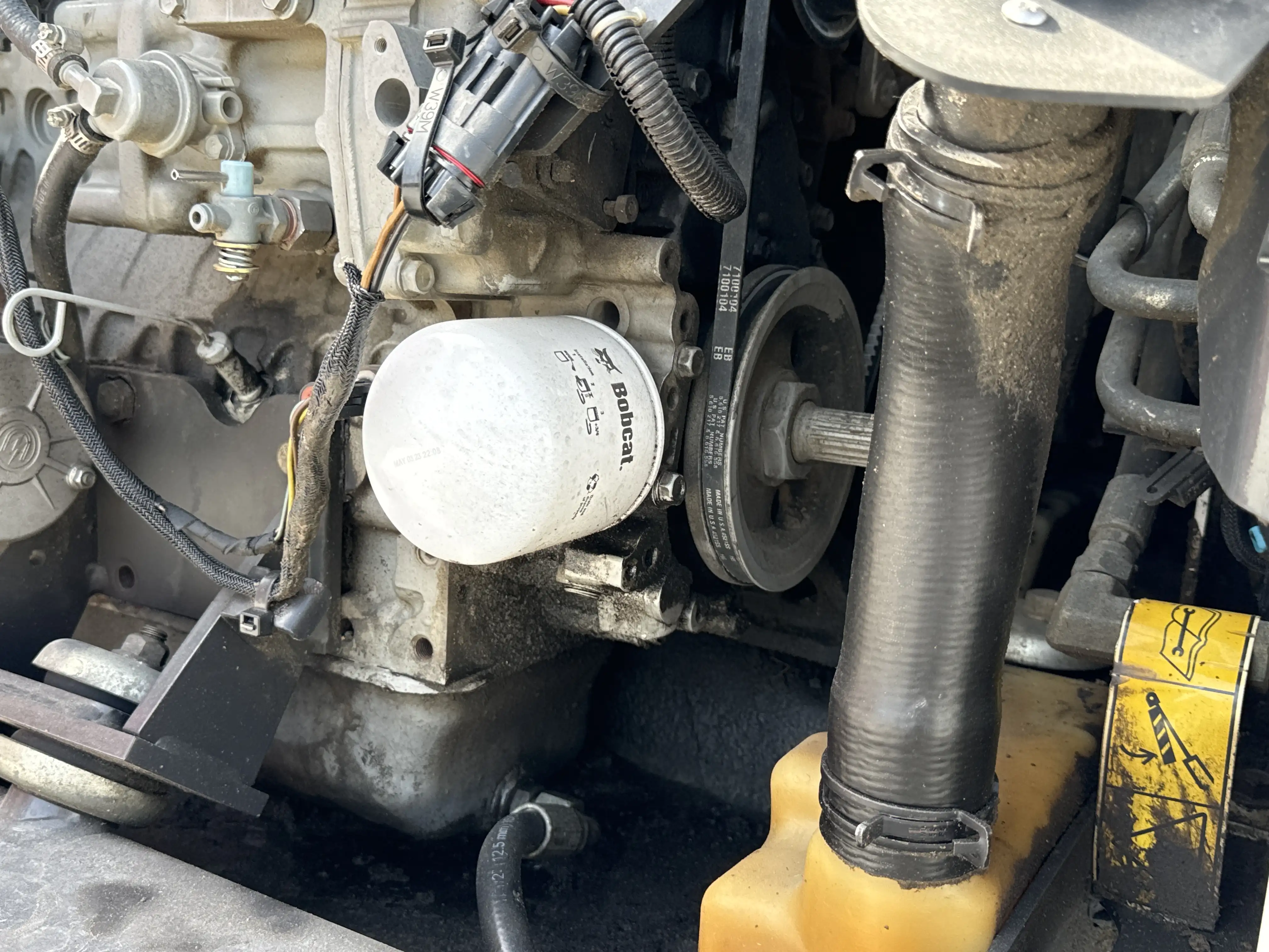 SSL-001-Bobcat-S510-skid-steer-loader-inspection-engine-engine-oil-leaks-3