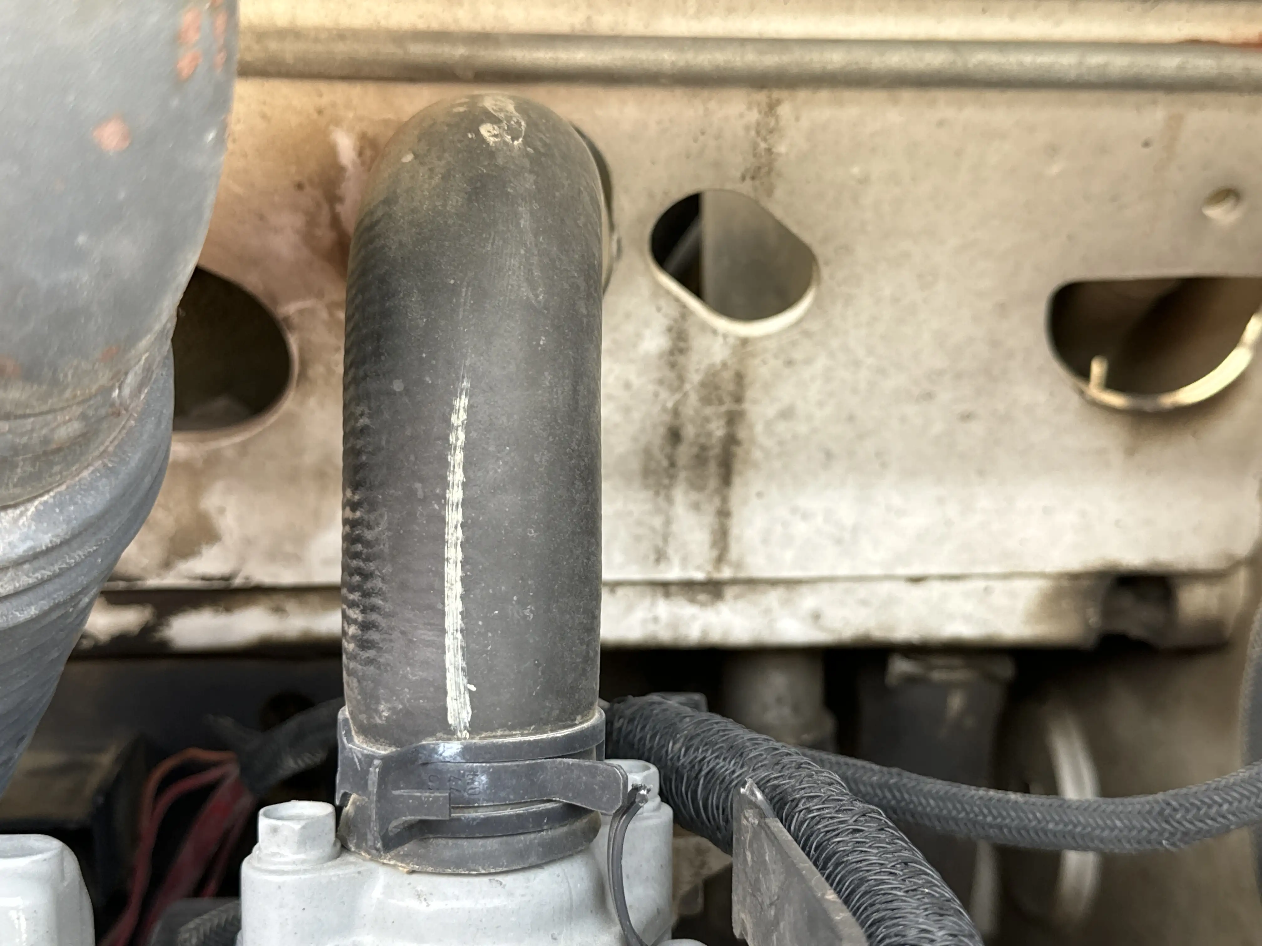 SSL-001-Bobcat-S510-skid-steer-loader-inspection-engine-hoses-1