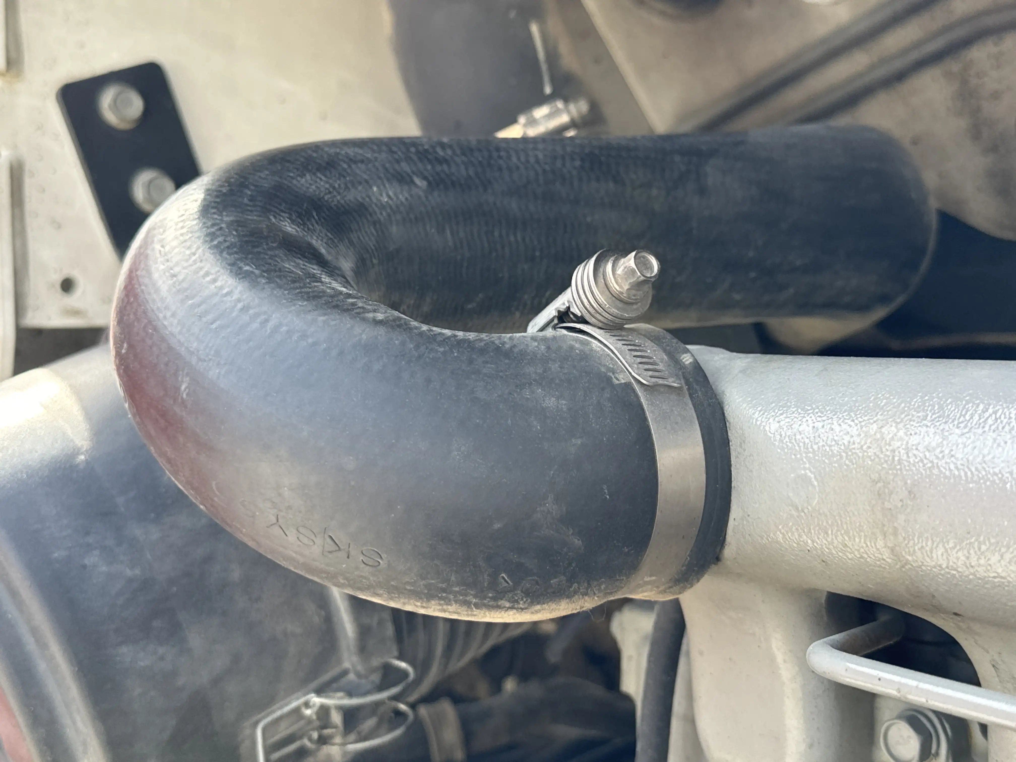 SSL-001-Bobcat-S510-skid-steer-loader-inspection-engine-hoses-3