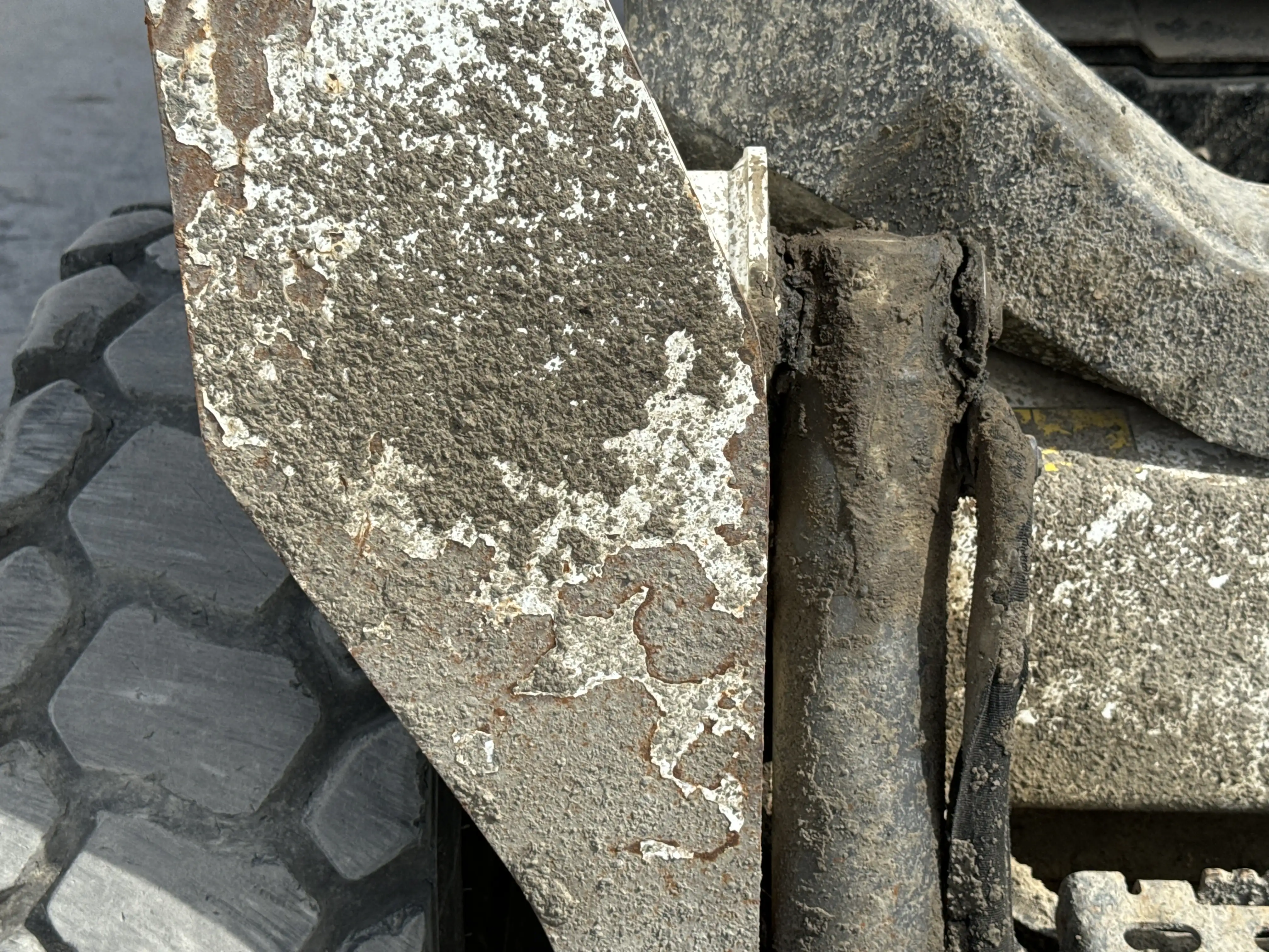 SSL-001-Bobcat-S510-skid-steer-loader-inspection-structure-paint-4