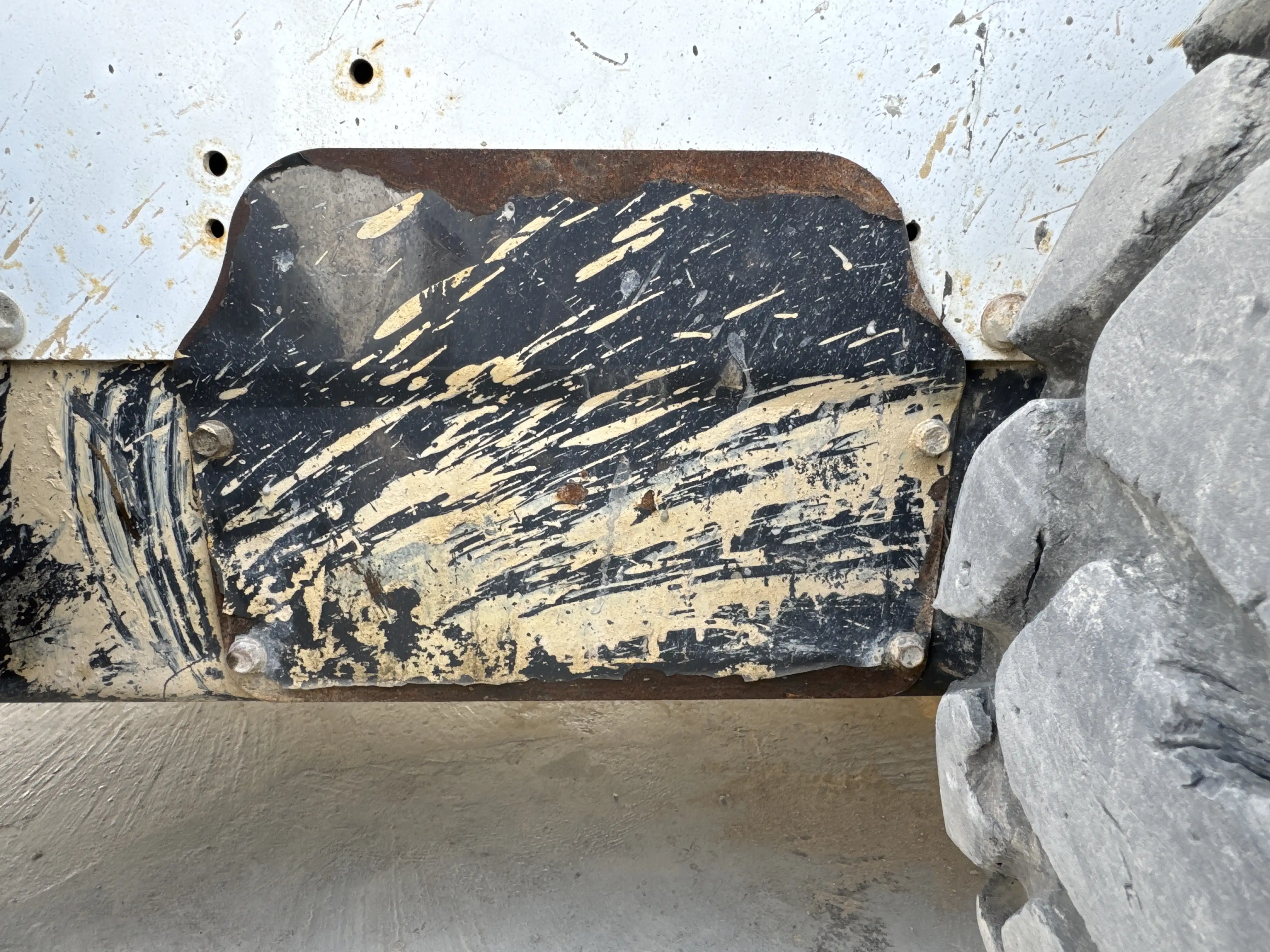SSL-001-Bobcat-S510-skid-steer-loader-inspection-structure-sheet-metal-fiberglass-1