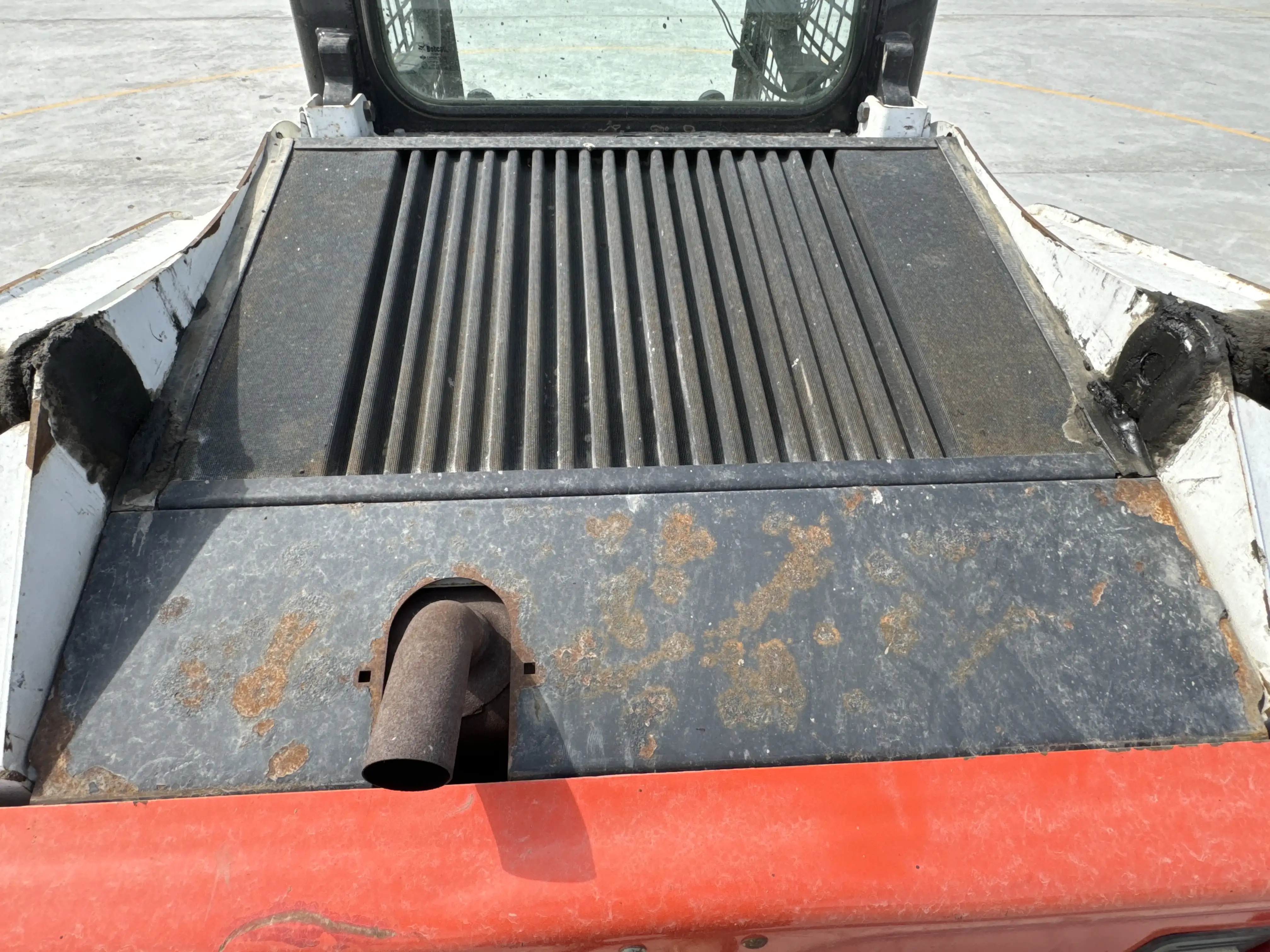 SSL-001-Bobcat-S510-skid-steer-loader-inspection-structure-sheet-metal-fiberglass-2