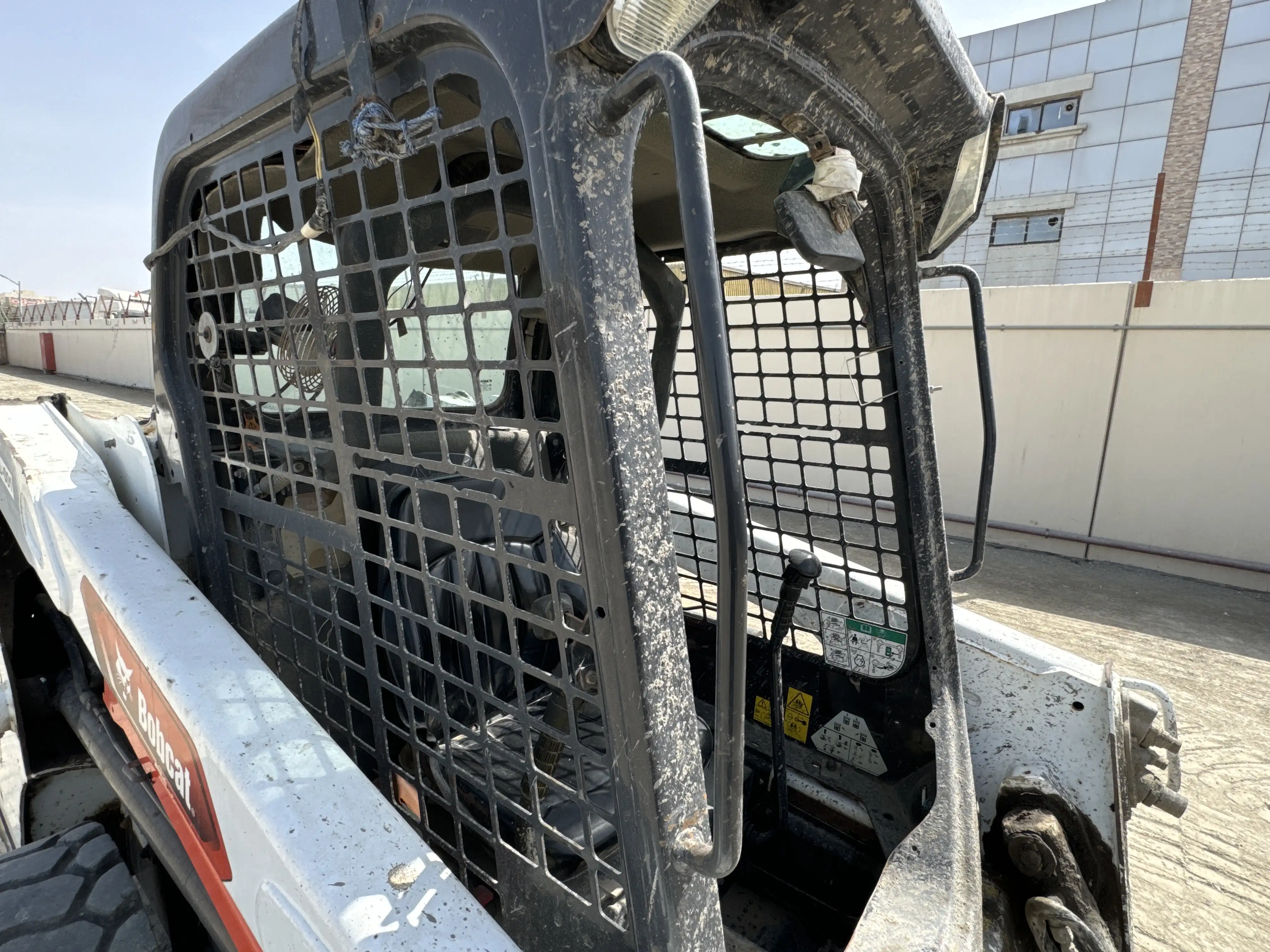 SSL-001-Bobcat-S510-skid-steer-loader-inspection-structure-handrails-1