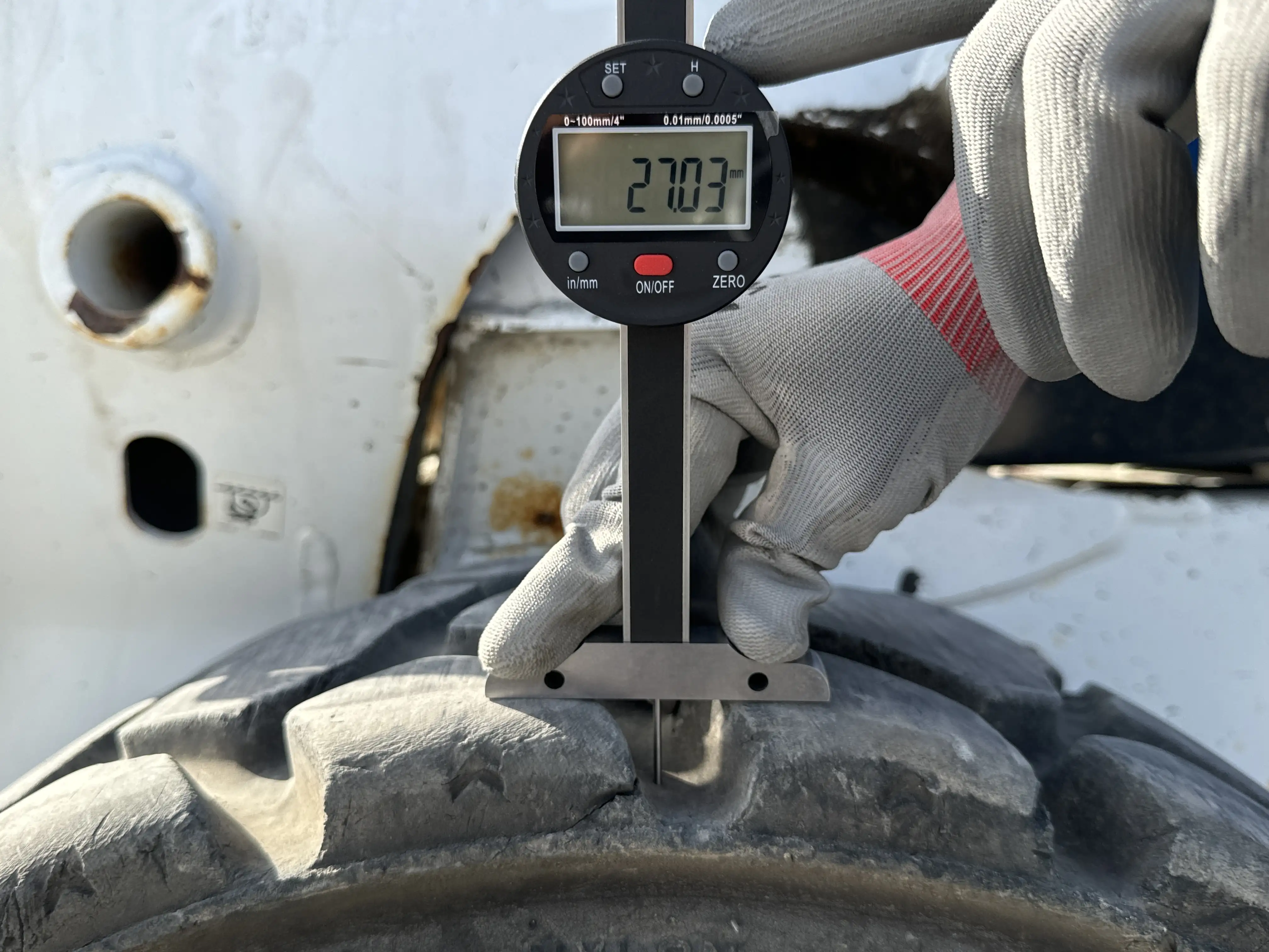 SSL-001-Bobcat-S510-skid-steer-loader-inspection-chassis-left-front-tire-tread-depth