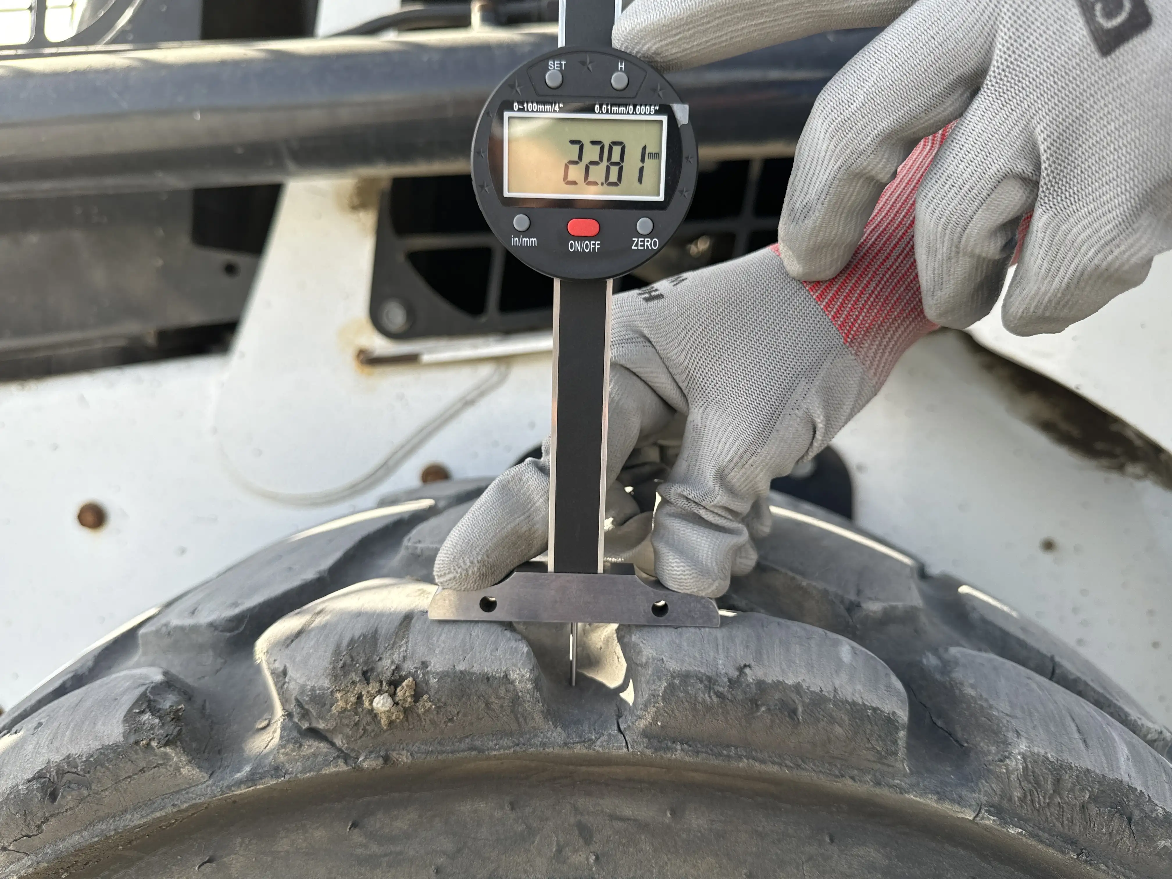 SSL-001-Bobcat-S510-skid-steer-loader-inspection-chassis-left-rear-tire-tread-depth